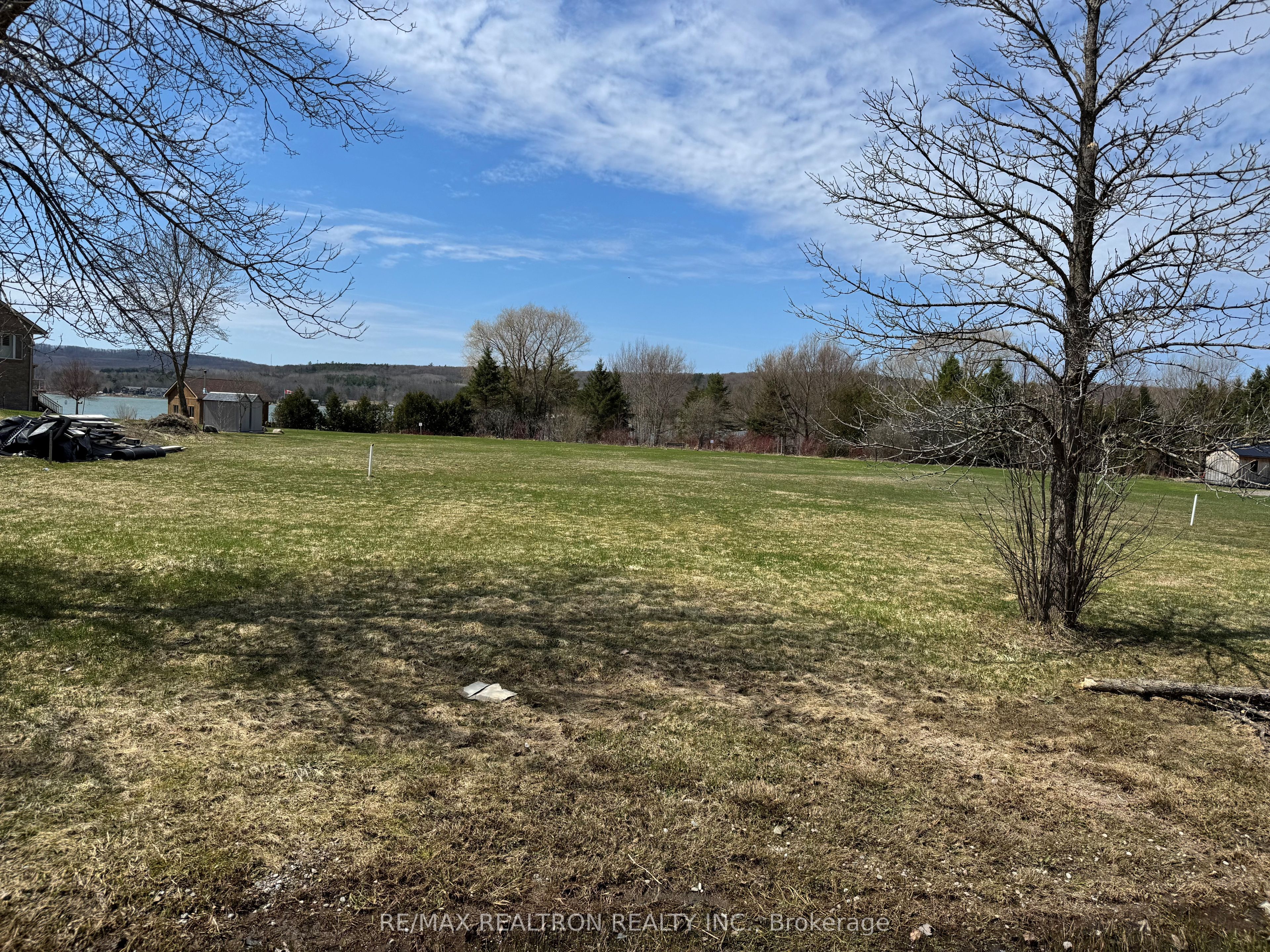 136 Fox Street, Penetanguishene, ON L9M 1E7 photo 2
