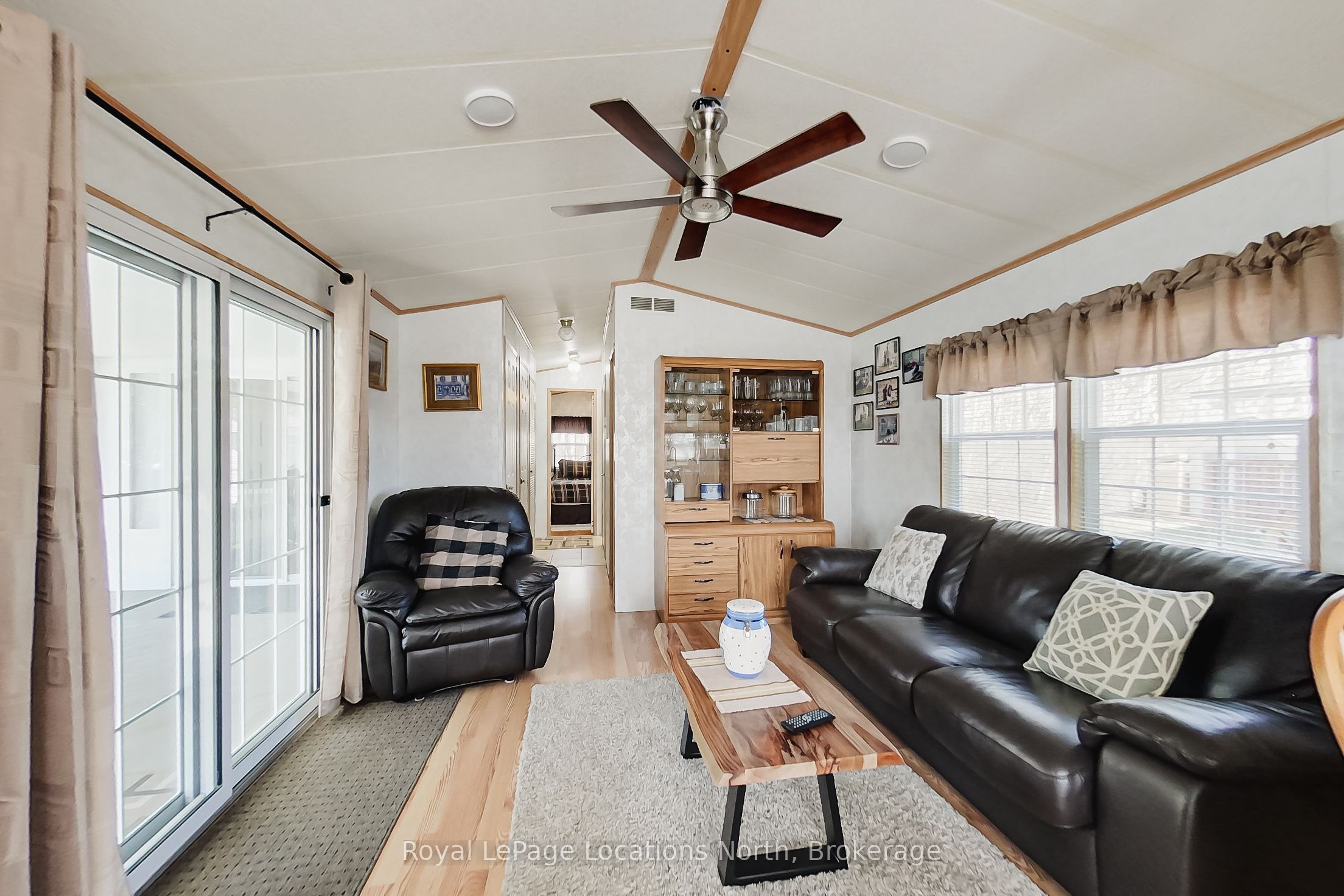 2 Wasaga Pines Lane E, Springwater, ON L0L 1P0 photo 3