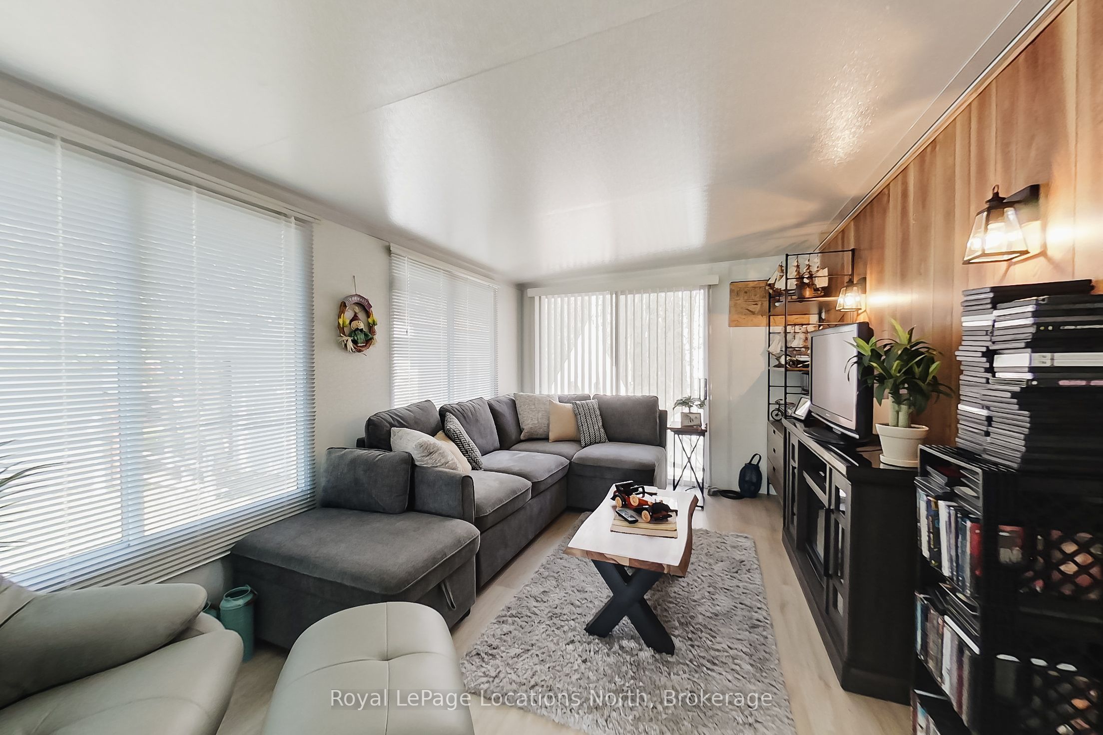 2 Wasaga Pines Lane E, Springwater, ON L0L 1P0 photo 5