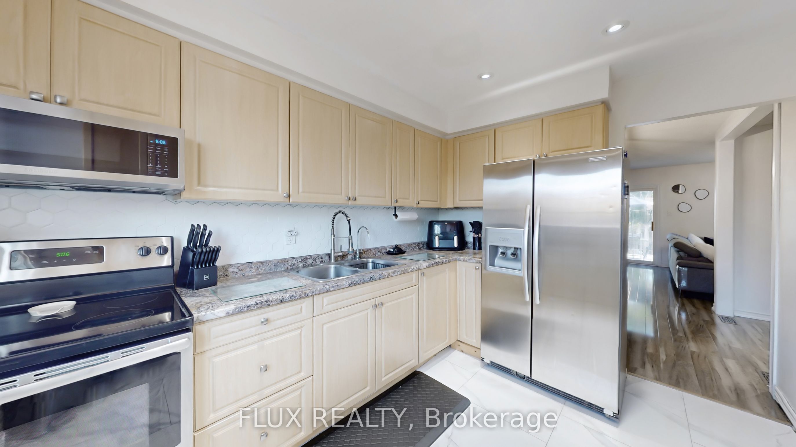 52 Adelaide Street 32, Barrie, ON L4N 3T5 photo 5