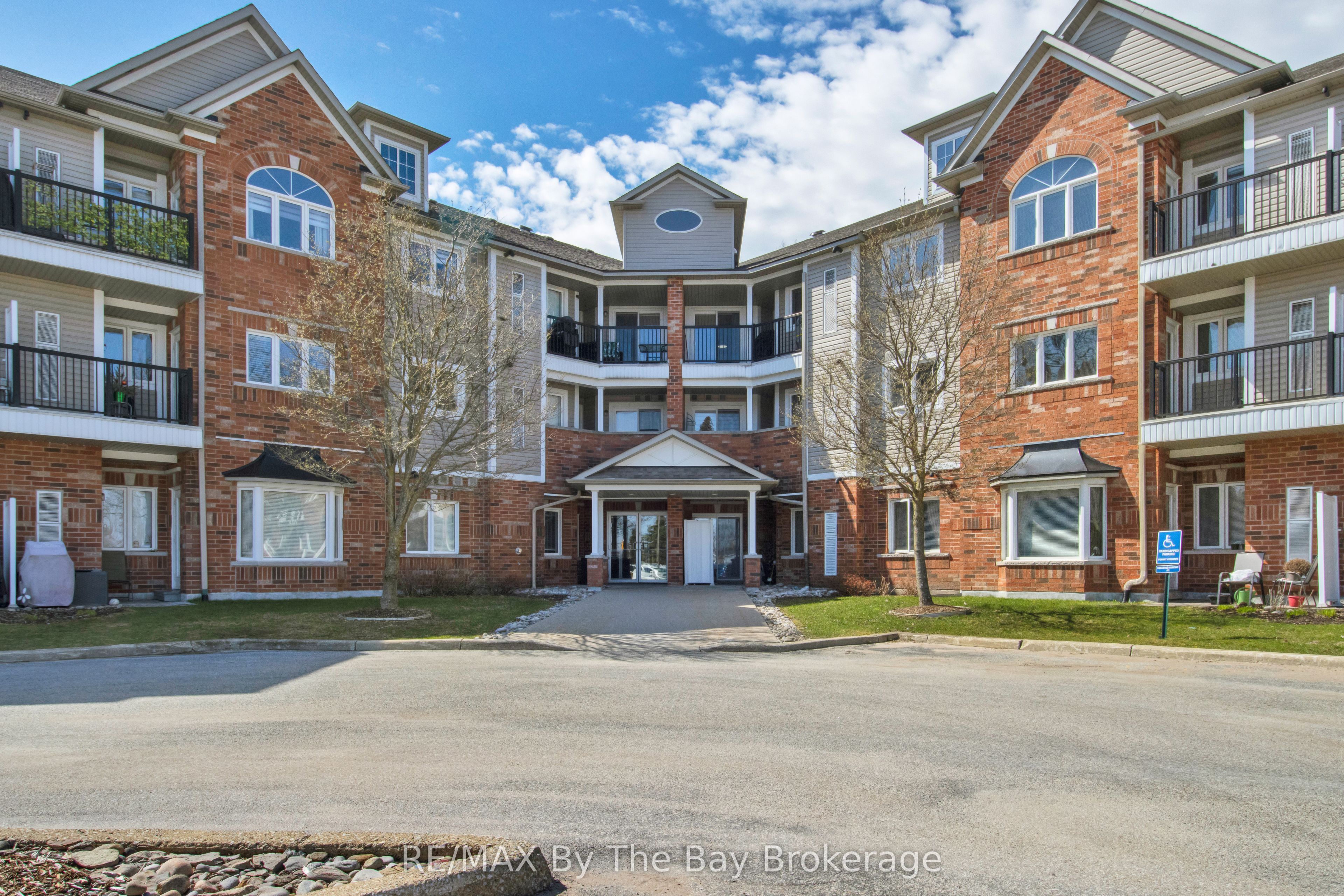 16 Westbury Road 311, Wasaga Beach, ON L9Z 0B8