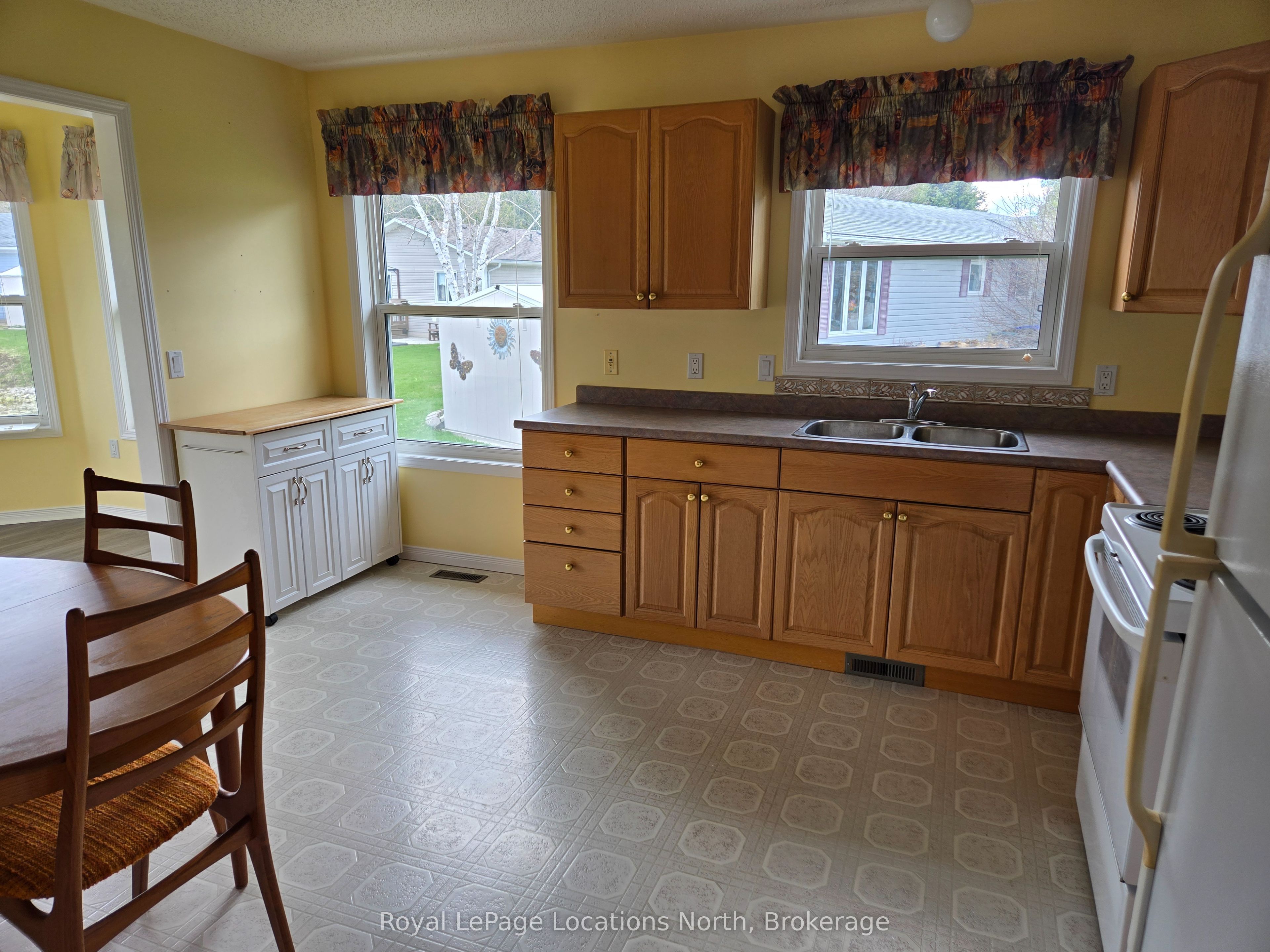 4 St James Place, Wasaga Beach, ON L9Z 3A8 photo 5