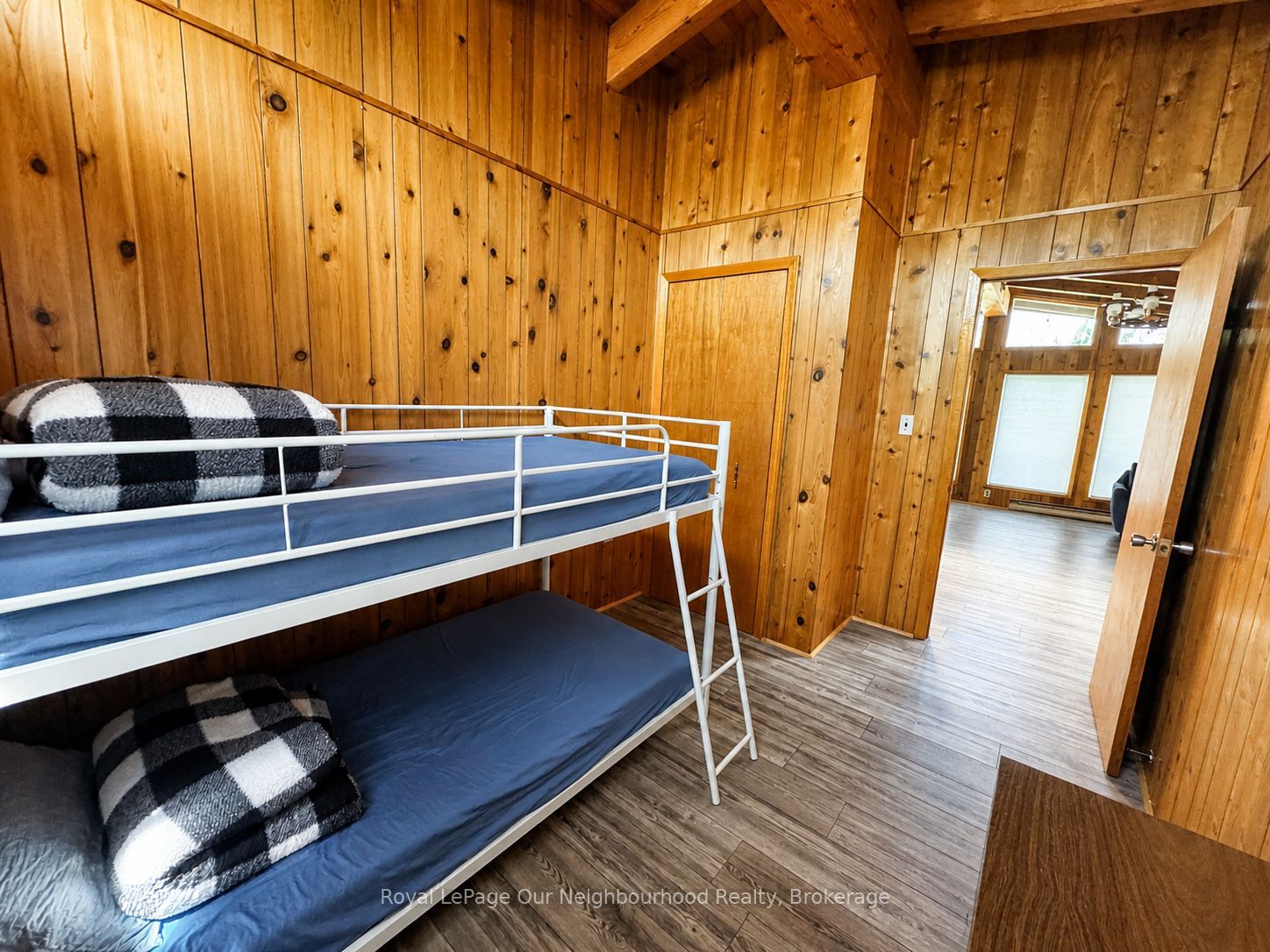 236 Zoo Park Road, Wasaga Beach, ON L9Z 2P2 photo 2