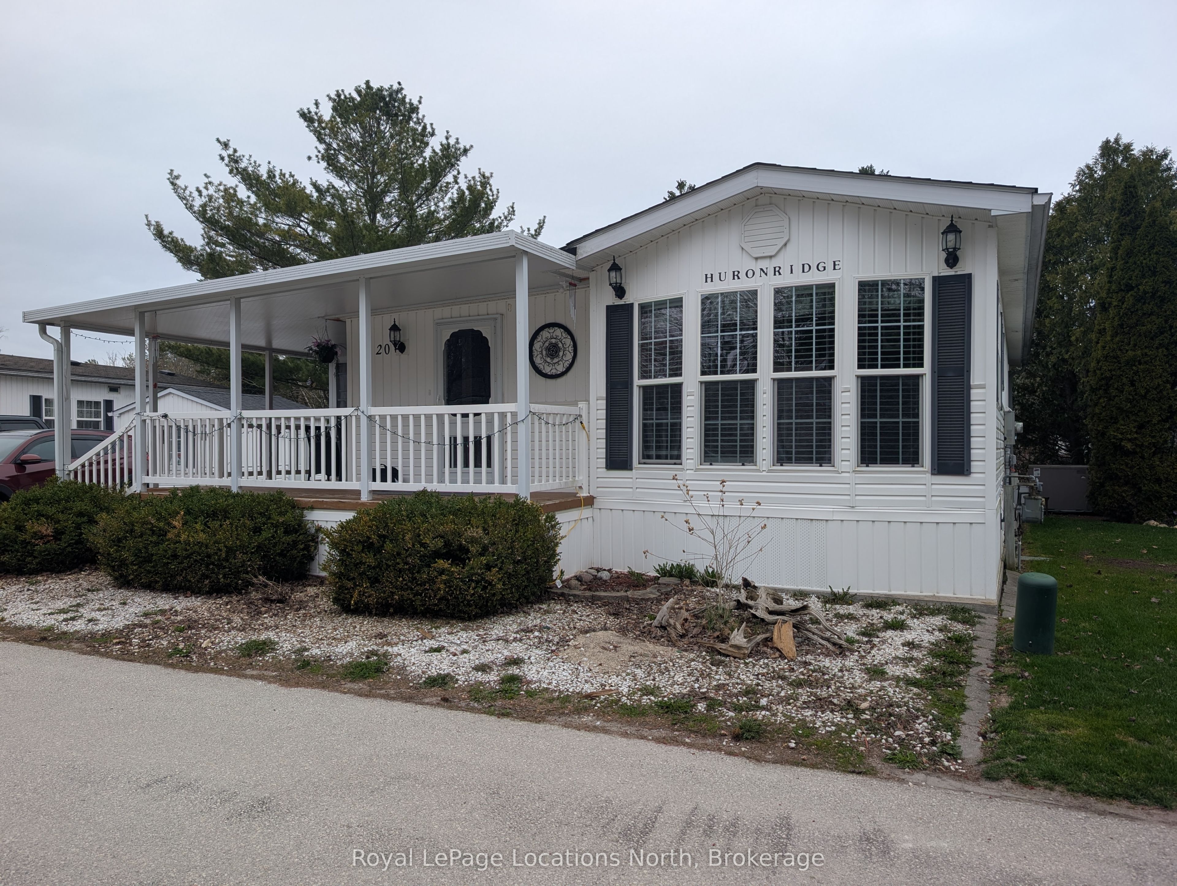 20 TOPAZ Street W, Wasaga Beach, ON L9Z 1X7 photo 3