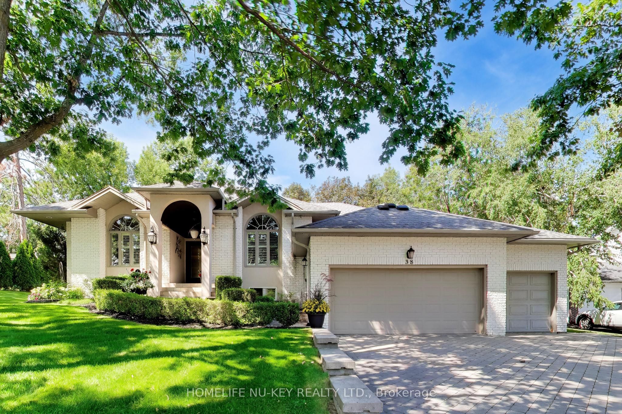38 CASTLE Drive, Barrie, ON L4N 1R1