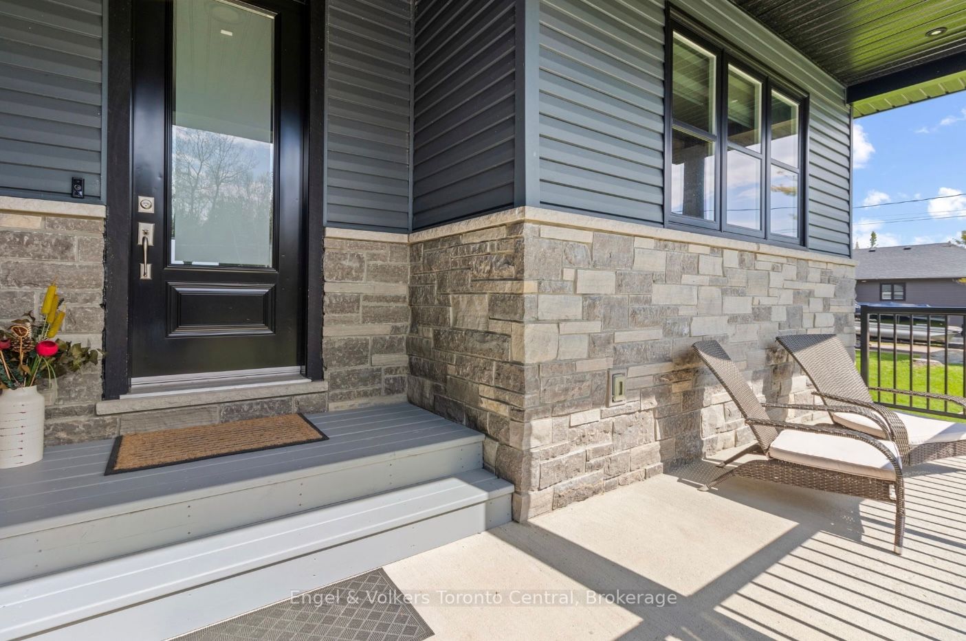 14 Thomas Street, Wasaga Beach, ON L9Z 2Y9 photo 3