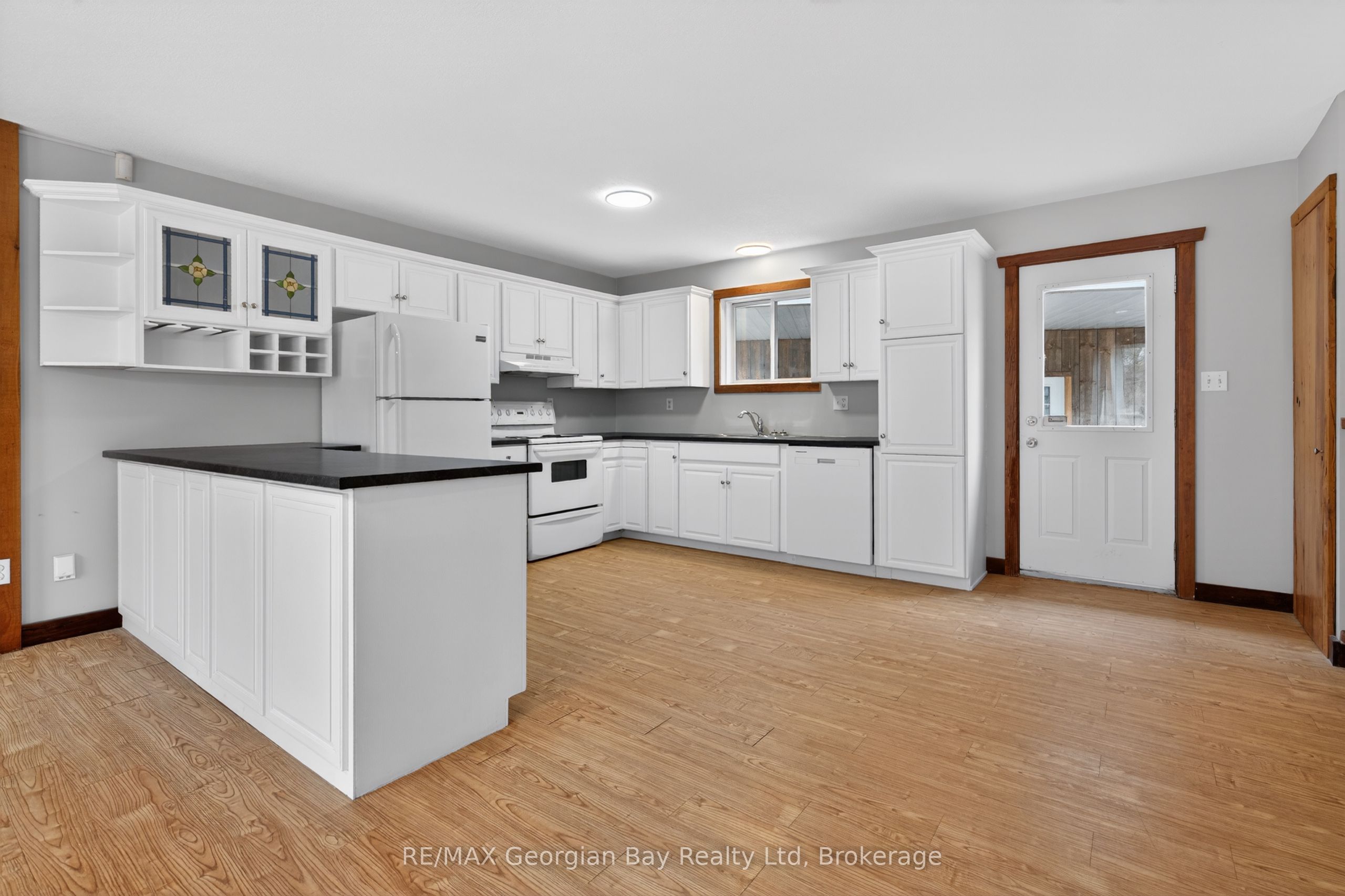 90 Farlain Lake Road W, Tiny, ON L9M 0B9 photo 2