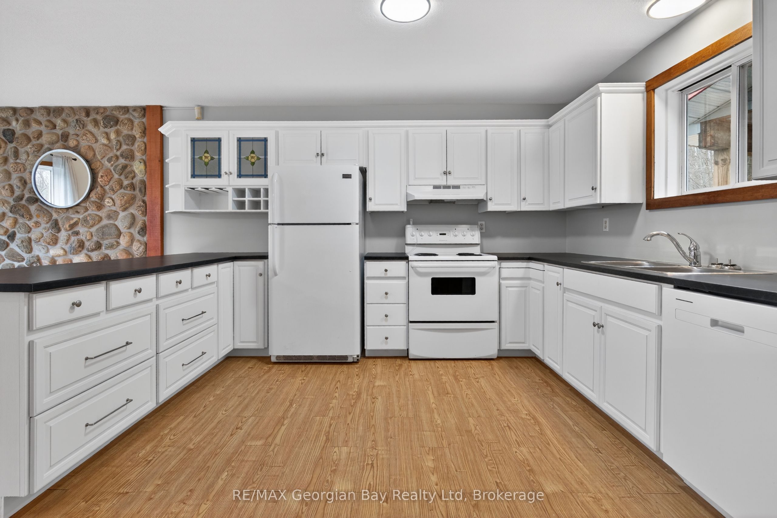 90 Farlain Lake Road W, Tiny, ON L9M 0B9 photo 3