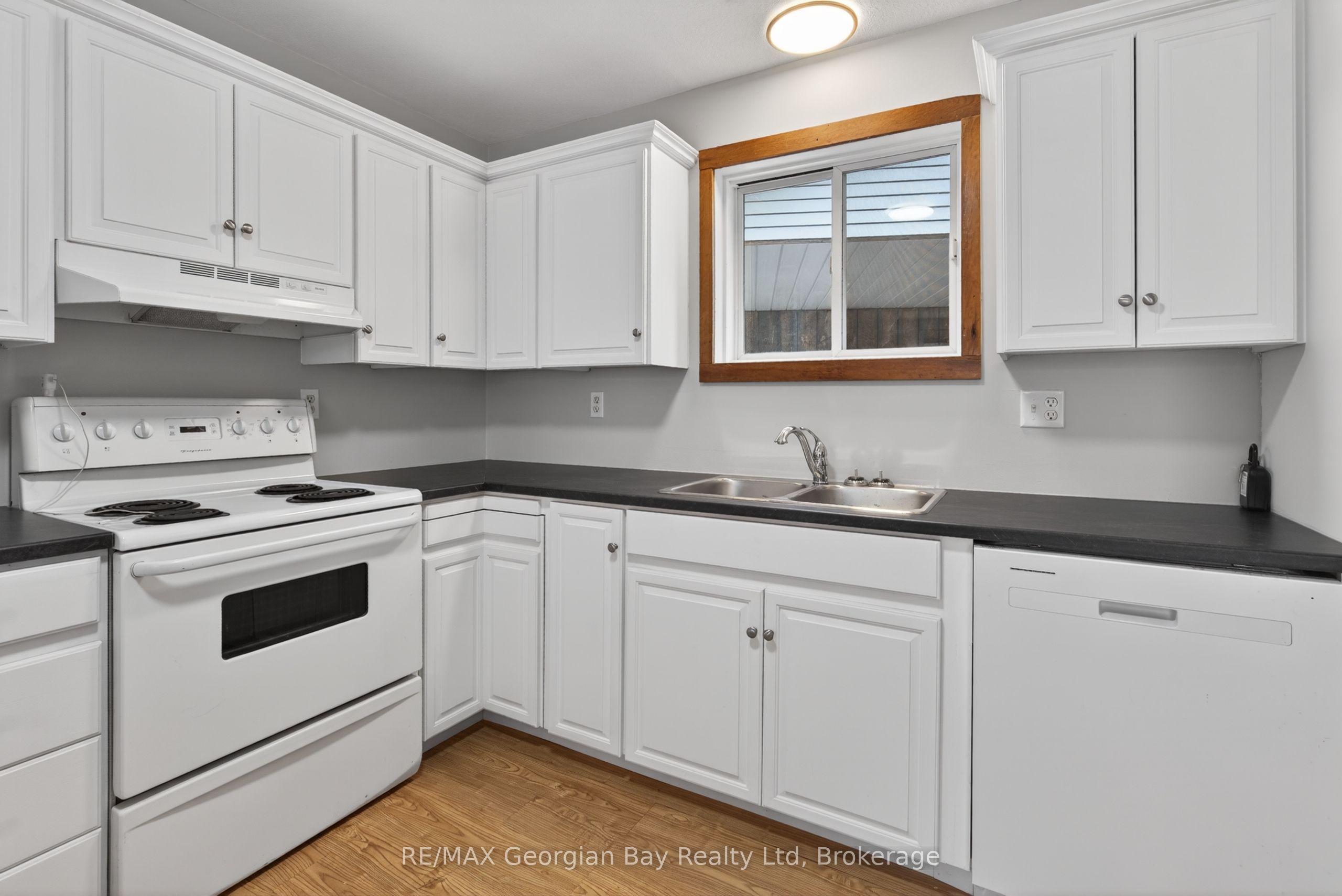 90 Farlain Lake Road W, Tiny, ON L9M 0B9 photo 5