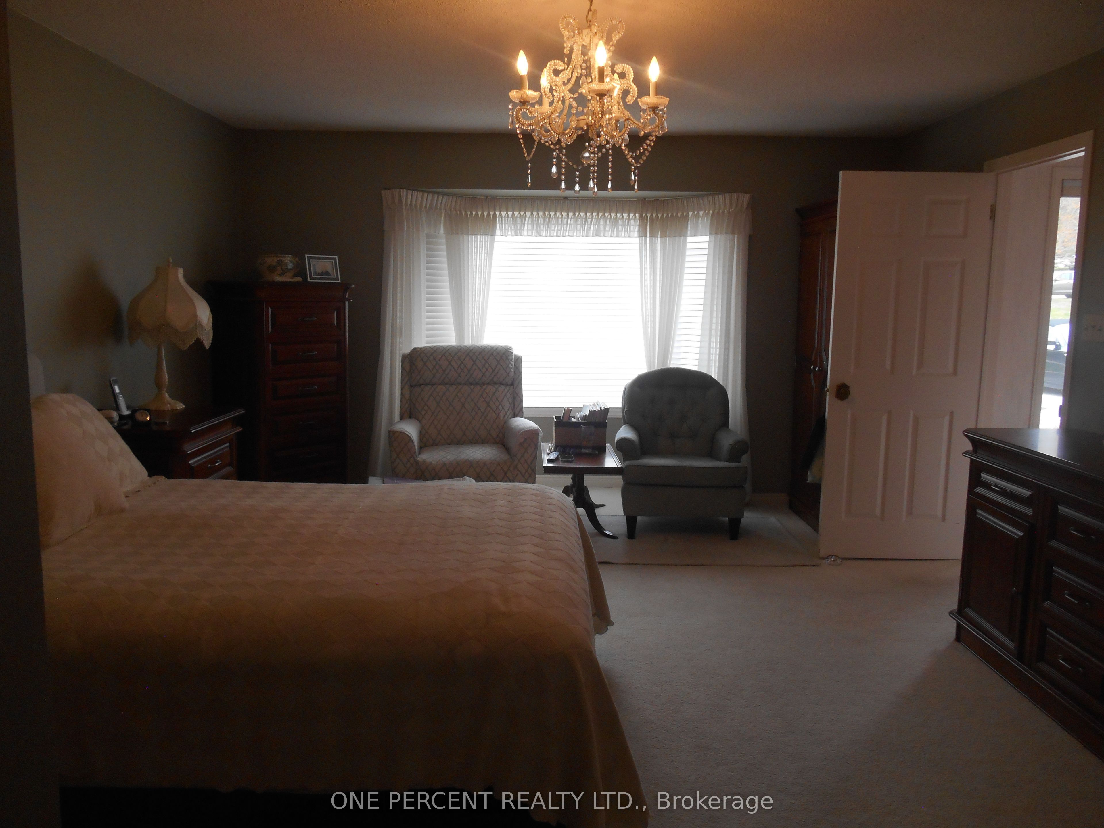 39 POOLES Road, Springwater, ON L9X 0P4