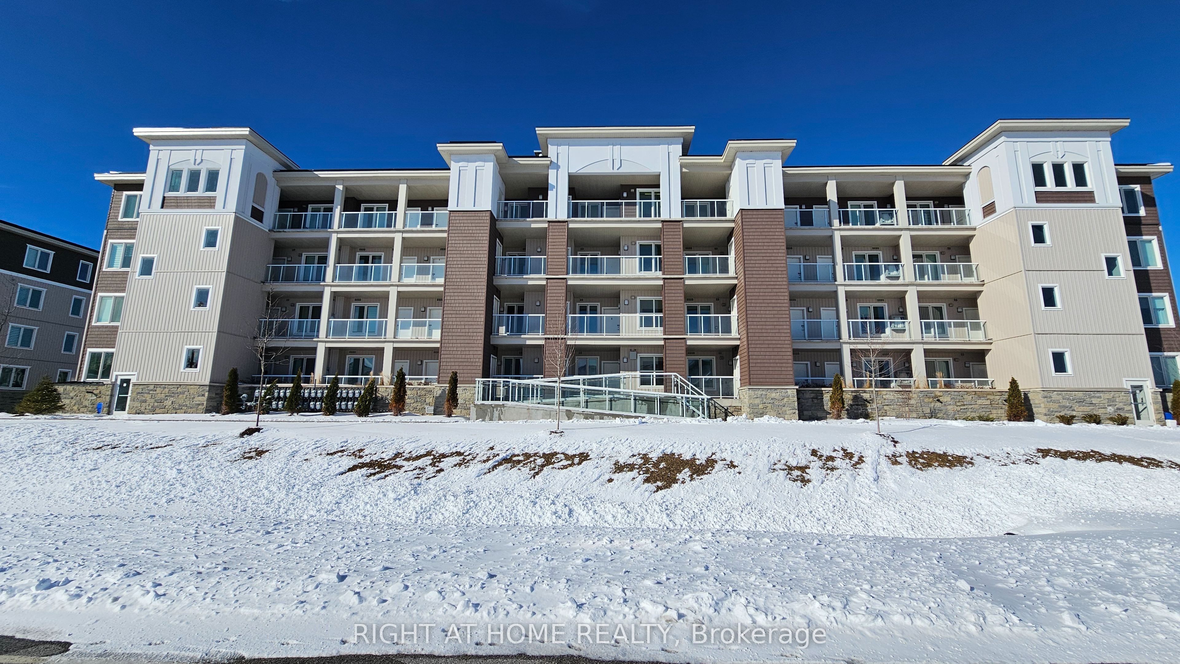 5 SPOONER Crescent 314, Collingwood, ON L9Y 1T3
