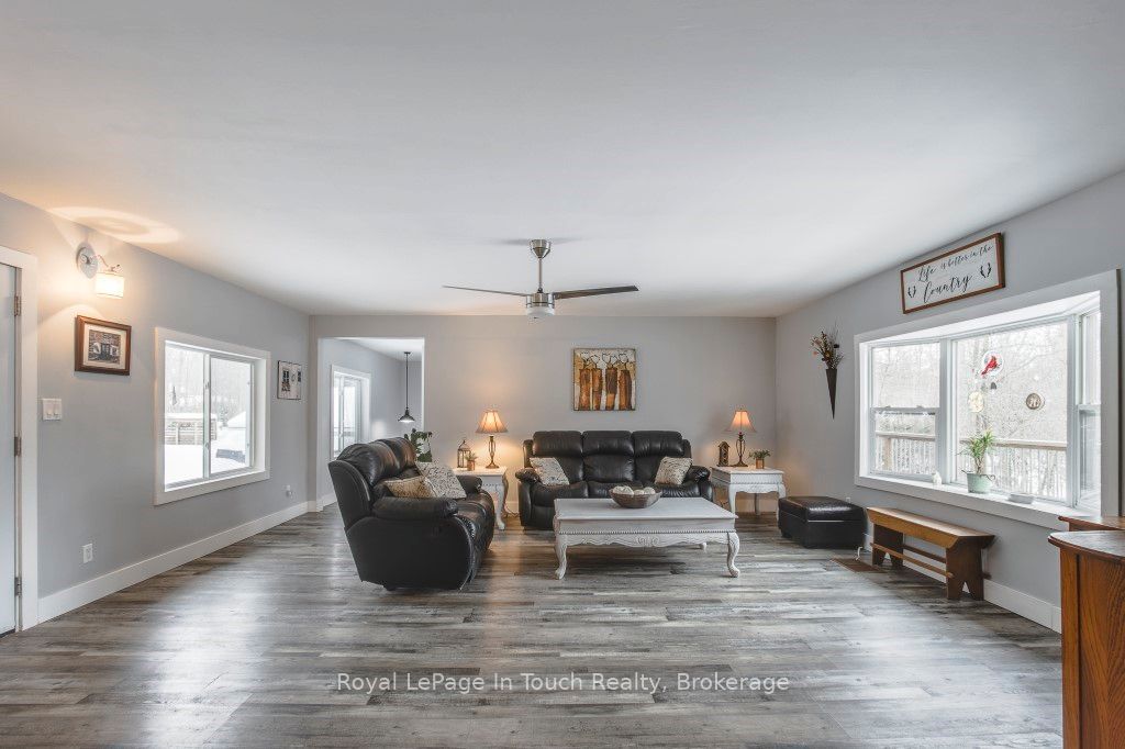 36 Meadows Avenue, Tay, ON L0K 2C0 photo 4