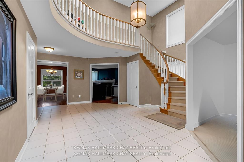 82 Bishop Drive, Barrie, ON L4N 7P4 photo 3