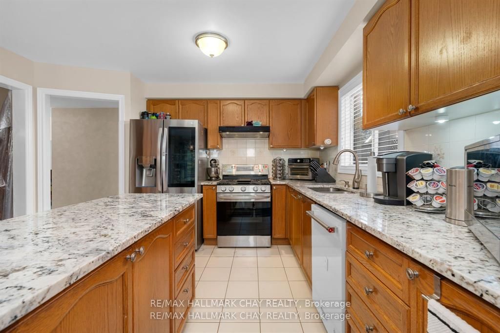 82 Bishop Drive, Barrie, ON L4N 7P4 photo 4
