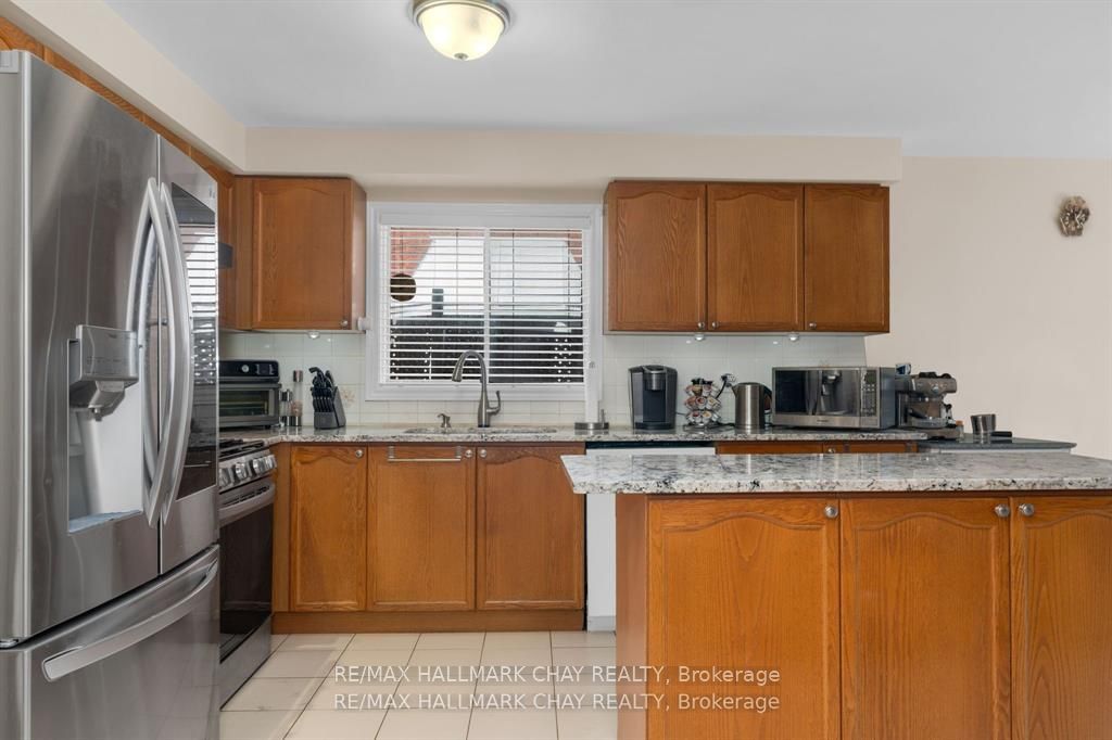 82 Bishop Drive, Barrie, ON L4N 7P4 photo 5