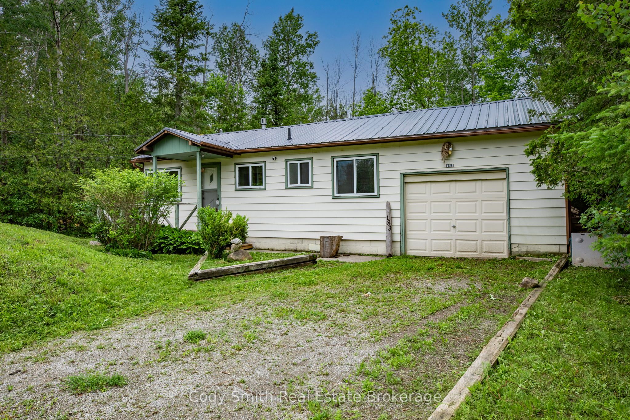 183 Paradise Avenue, Tay, ON L0K 1R0