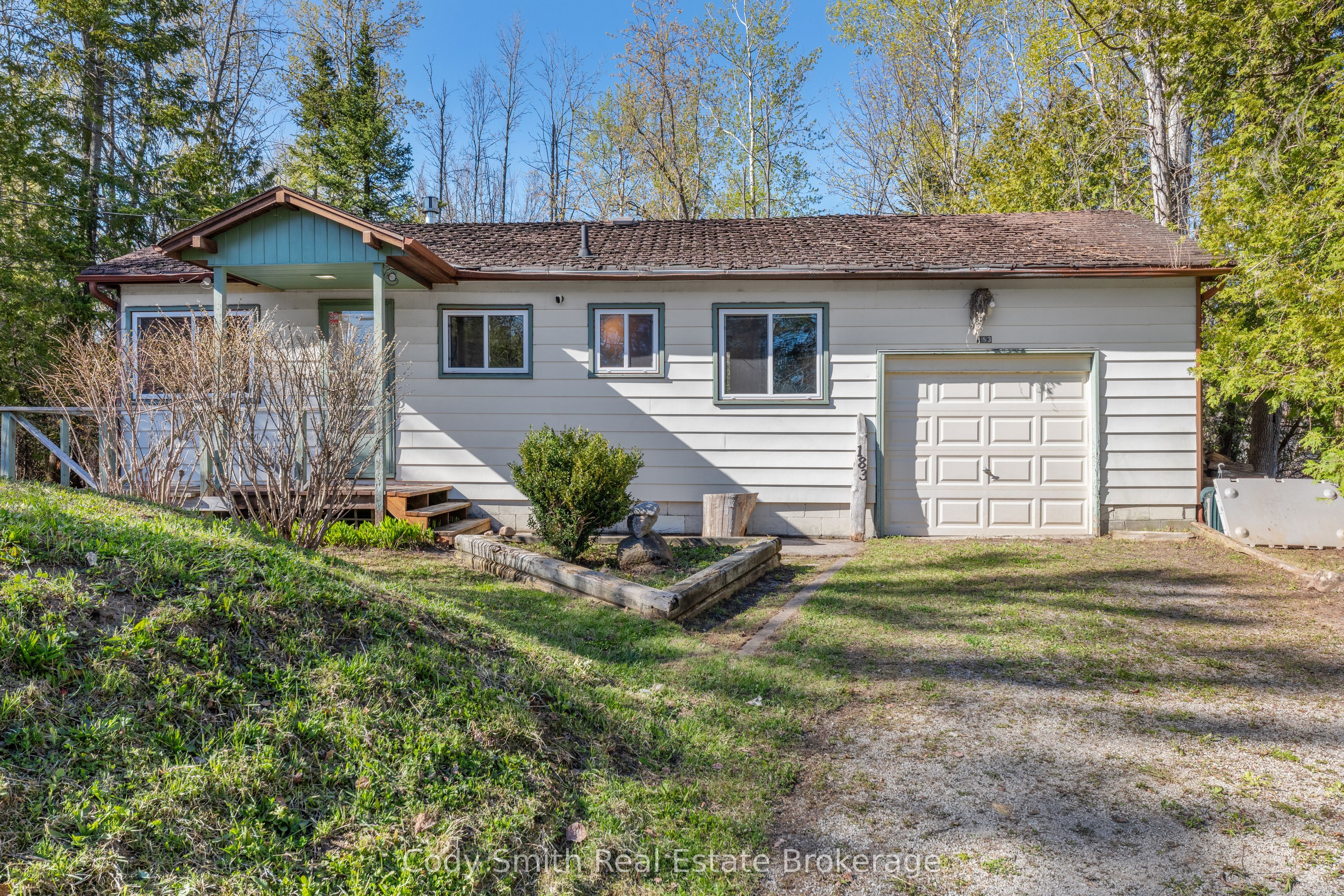 183 Paradise Avenue, Tay, ON L0K 1R0 photo 2