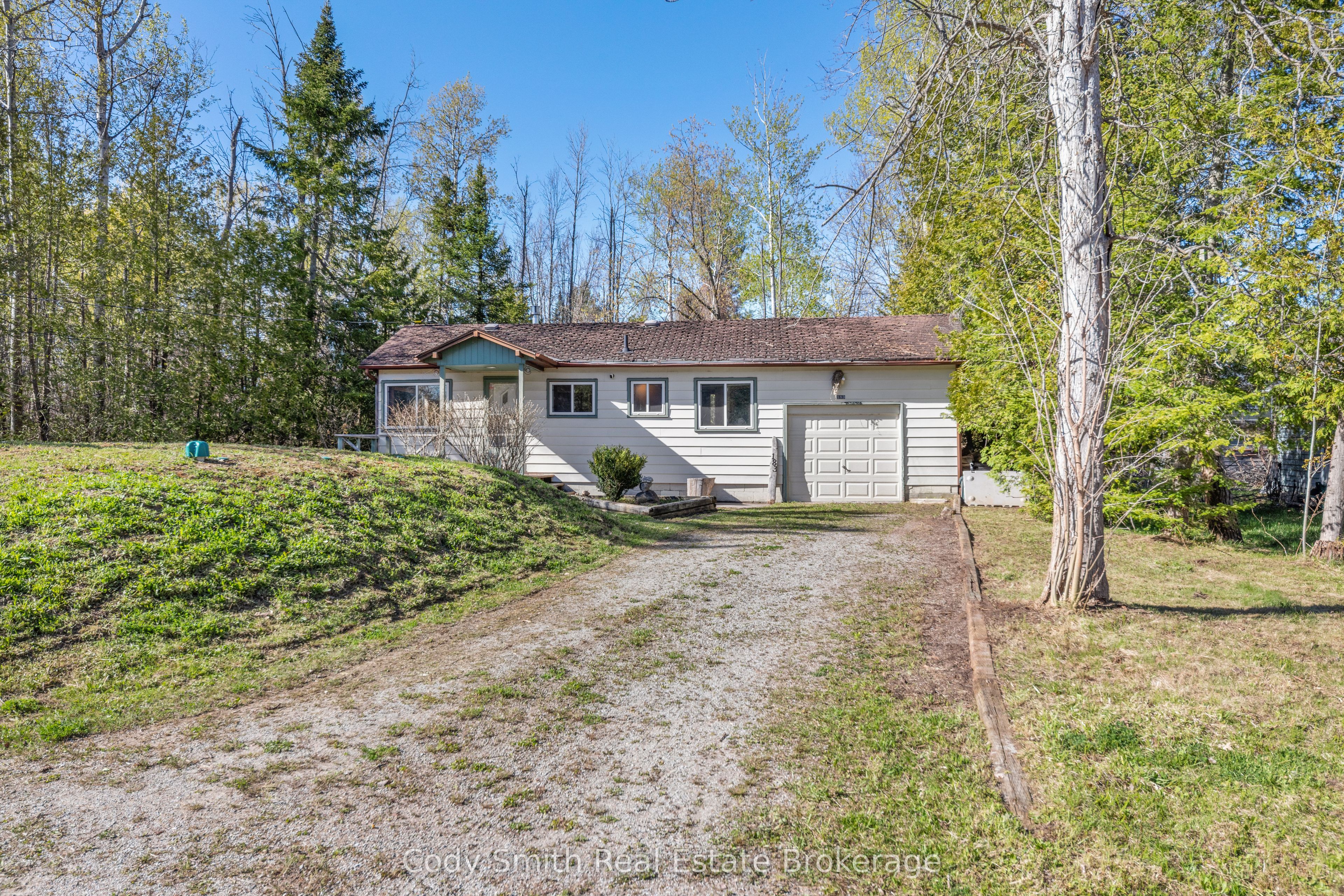 183 Paradise Avenue, Tay, ON L0K 1R0 photo 3