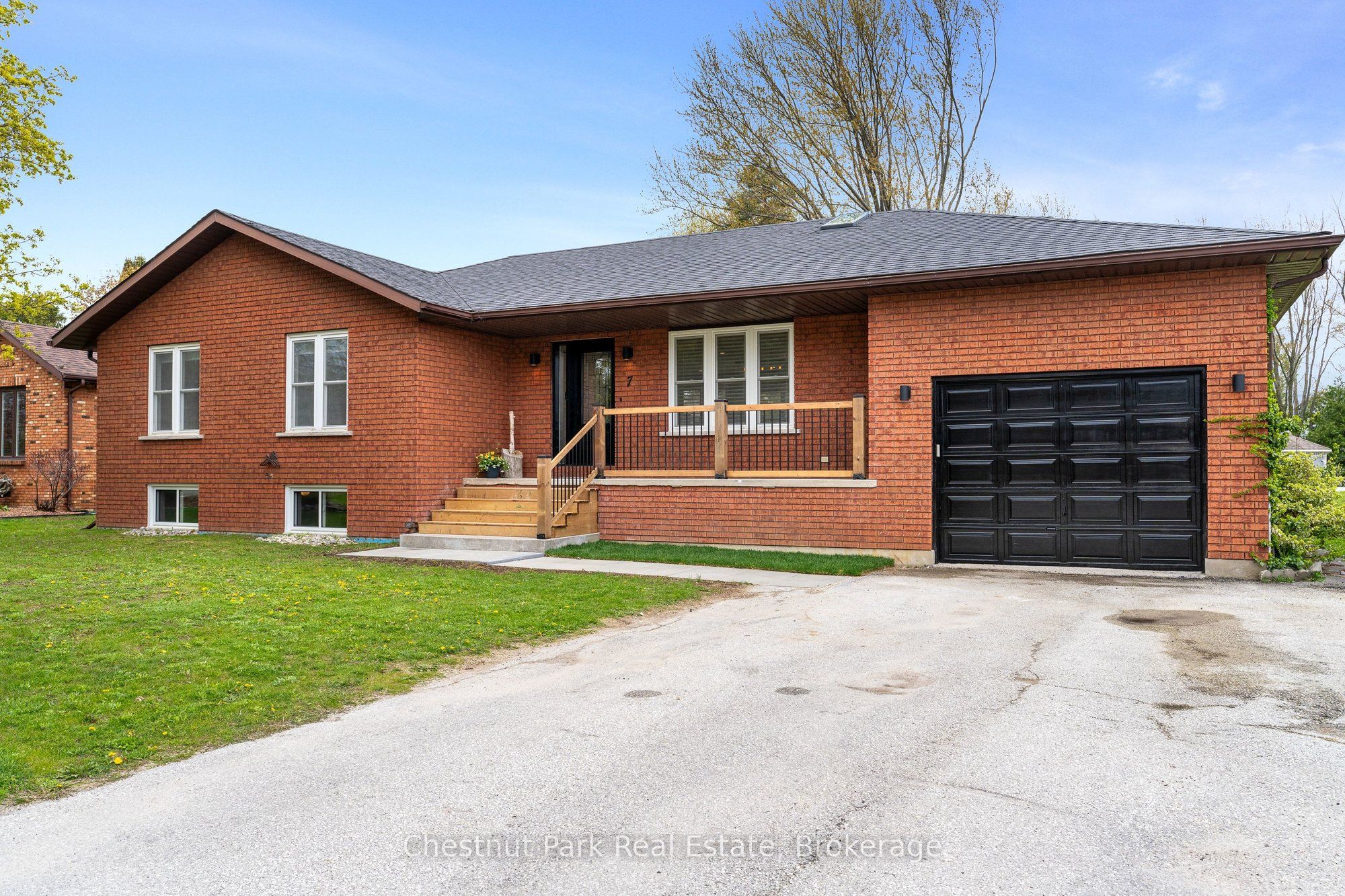 7 McKean Boulevard, Clearview, ON L0M 1P0