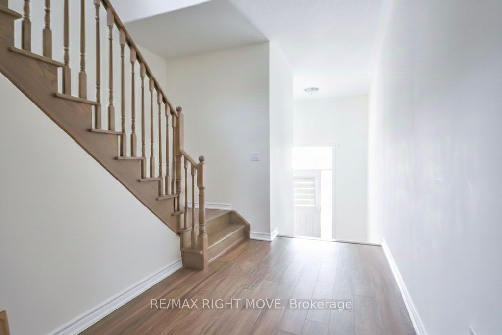 90 Atlantis Drive, Orillia, ON L3V 8L4 photo 2