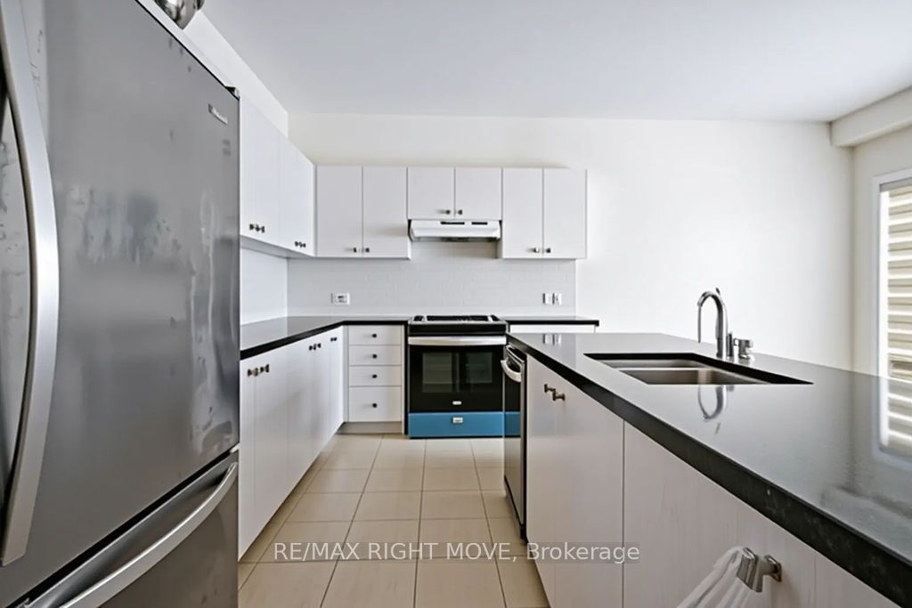 90 Atlantis Drive, Orillia, ON L3V 8L4 photo 4
