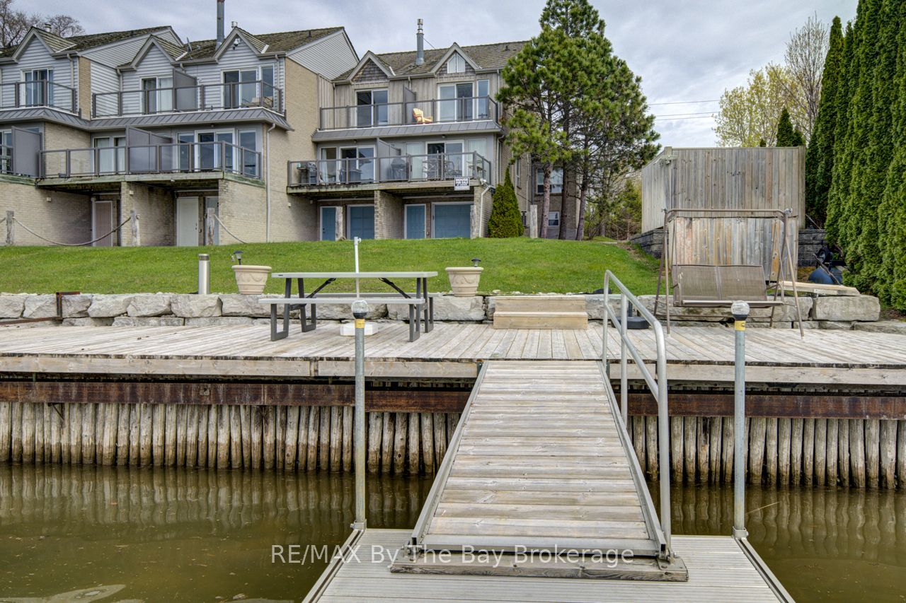 216 River Road E 1, Wasaga Beach, ON L9Z 2L6 photo 2