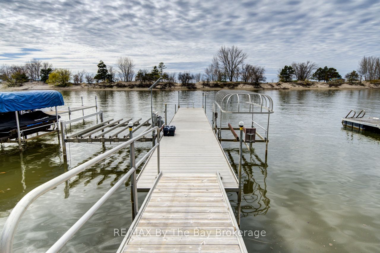 216 River Road E 1, Wasaga Beach, ON L9Z 2L6 photo 3