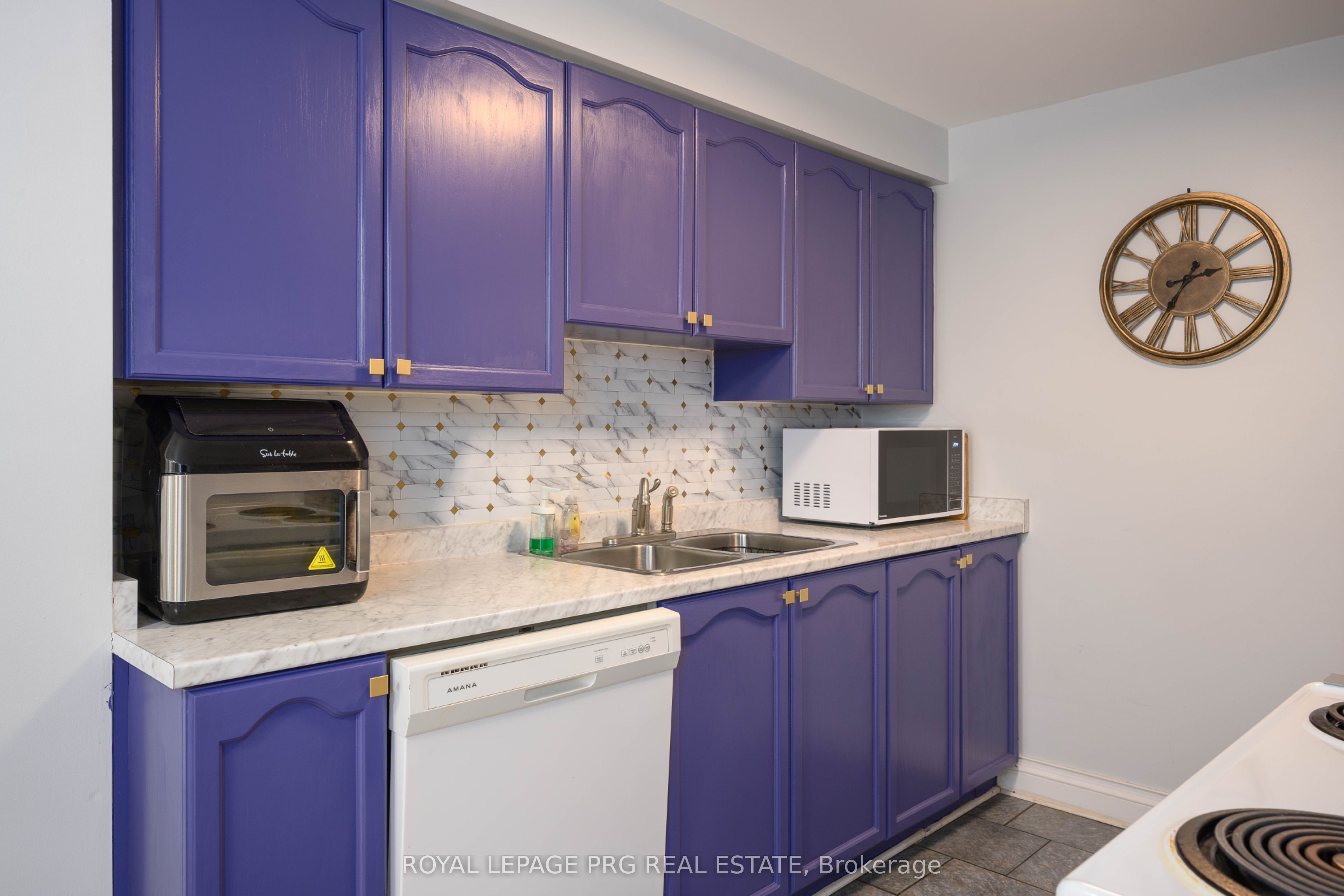 97 NATHAN Crescent, Barrie, ON L4N 0S5 photo 5