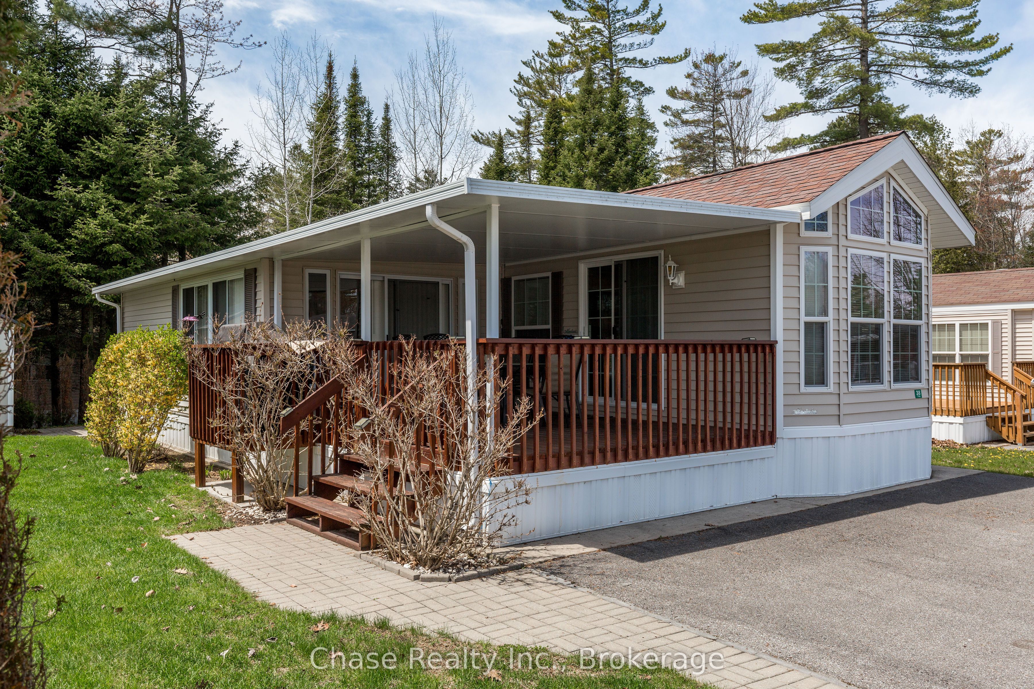 38 Temagami Trail, Wasaga Beach, ON L9Z 1X7 photo 2