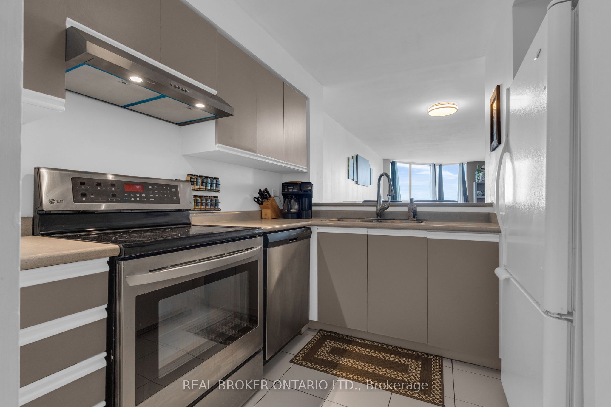 140 DUNLOP Street E 704, Barrie, ON L4M 6H9 photo 5
