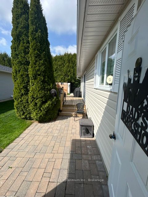 8 Kentucky Avenue, Wasaga Beach, ON L9Z 3A8 photo 3