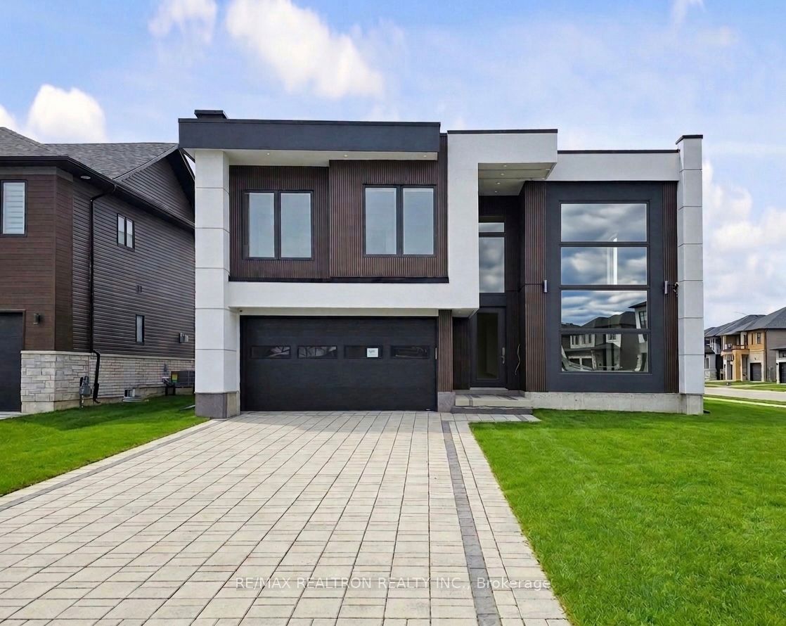 3714 Lakepoint Drive, Severn, ON L3V 8M9