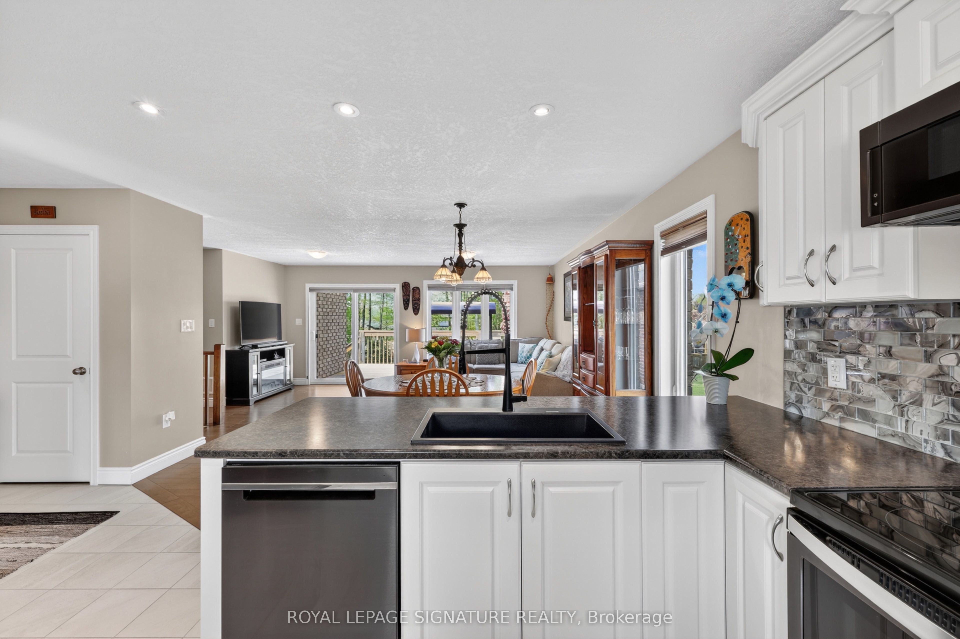 22 Hunter Avenue, Tay, ON L0K 2A0 photo 3