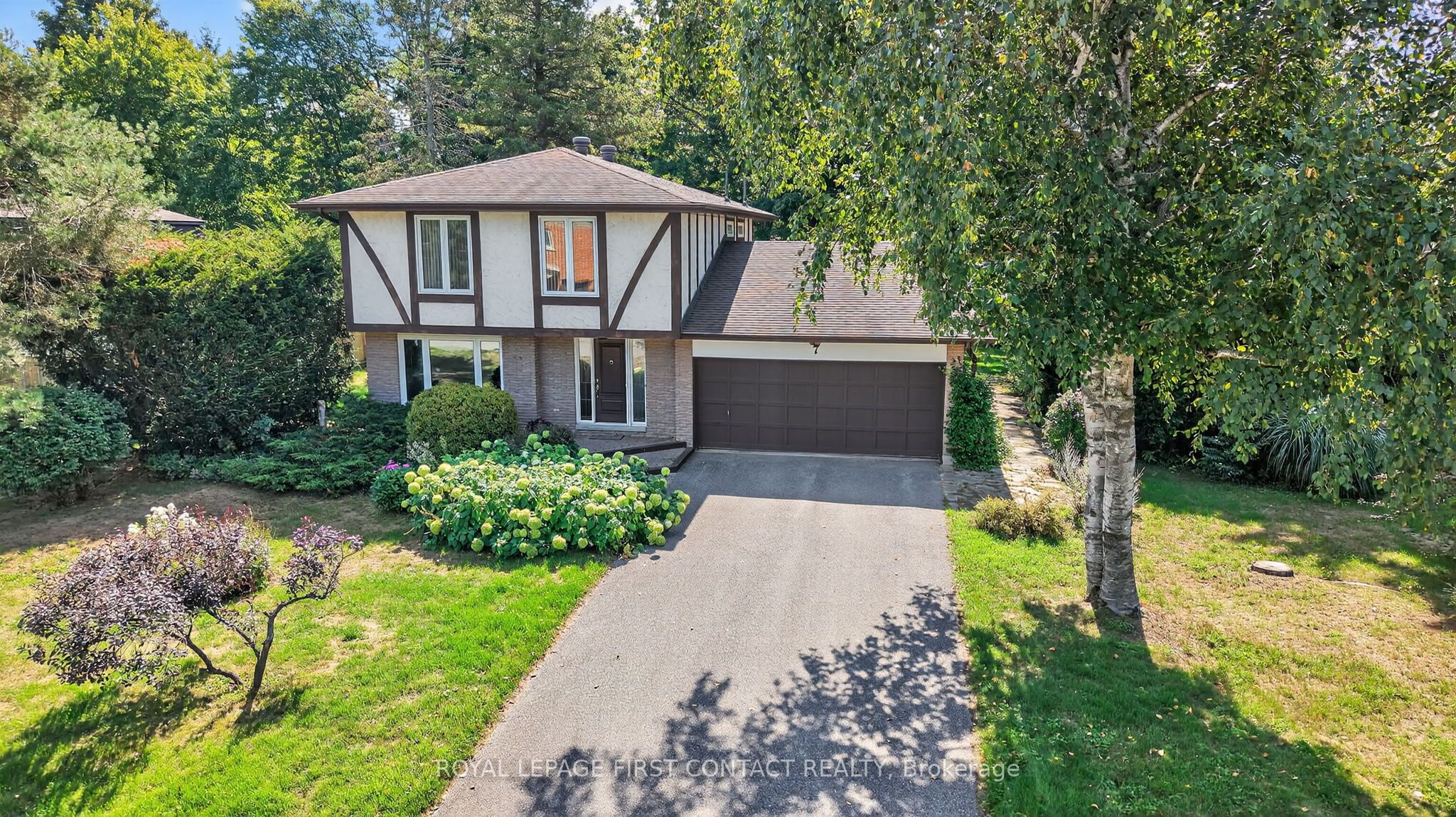 7 Maplecrest Road, Springwater, ON L9X 0P8