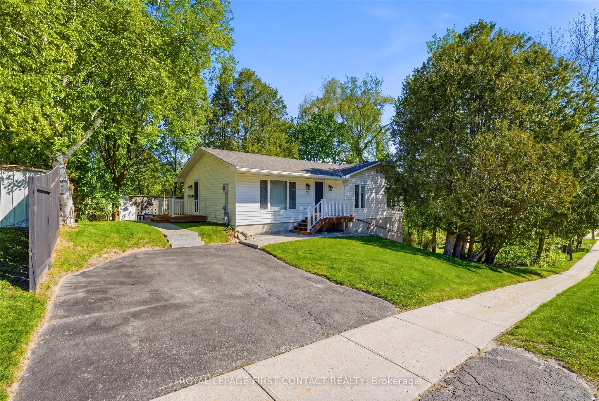 312 Barnett Avenue, Midland, ON L4R 4Z8