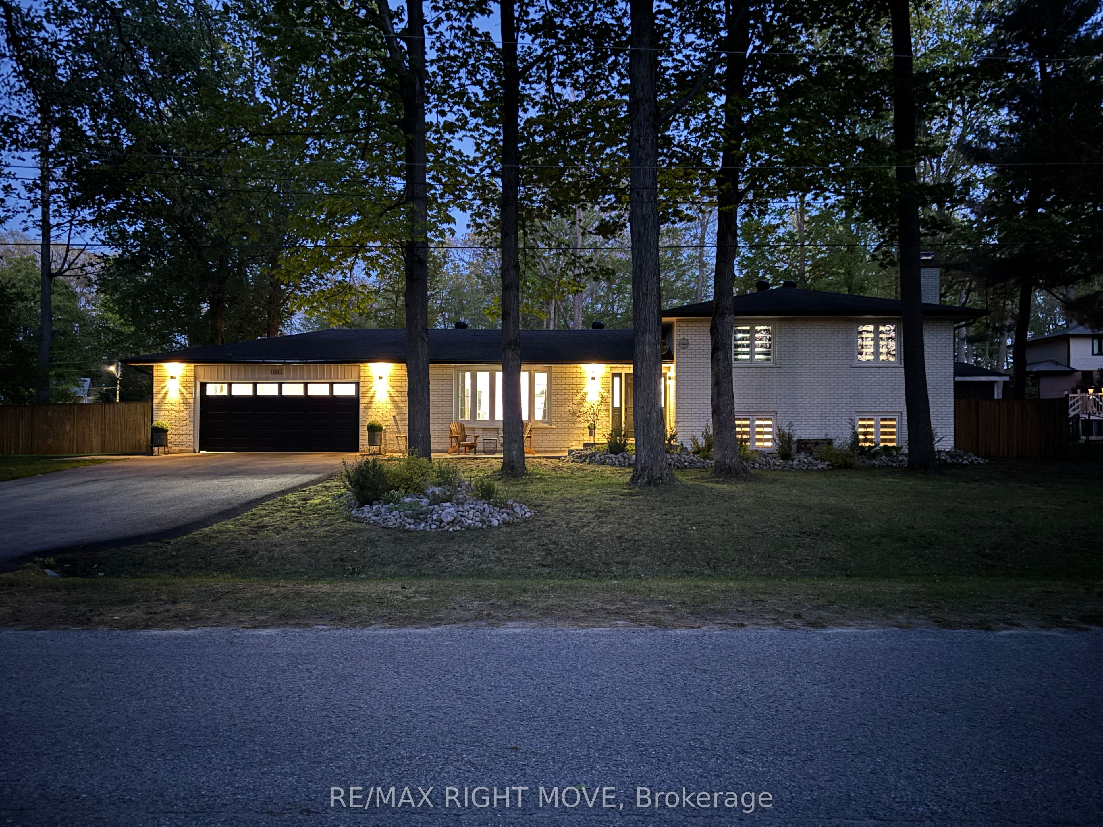 1883 Glen Oak Lane, Severn, ON L3V 7J1