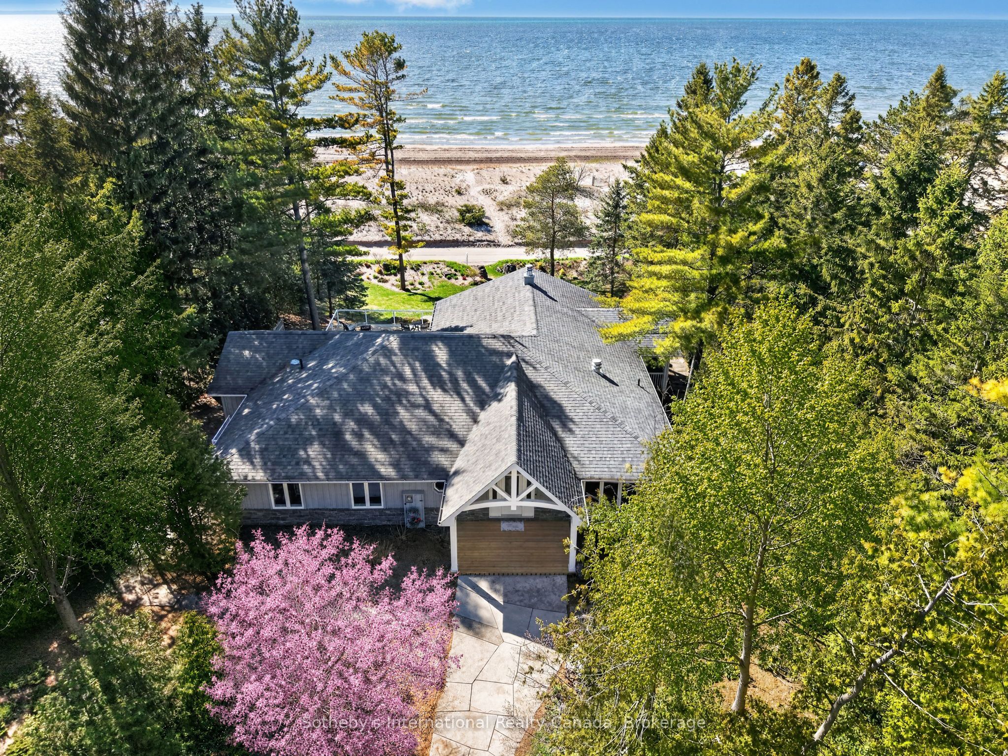 1036 River Road E, Wasaga Beach, ON L9Z 2P7 photo 3