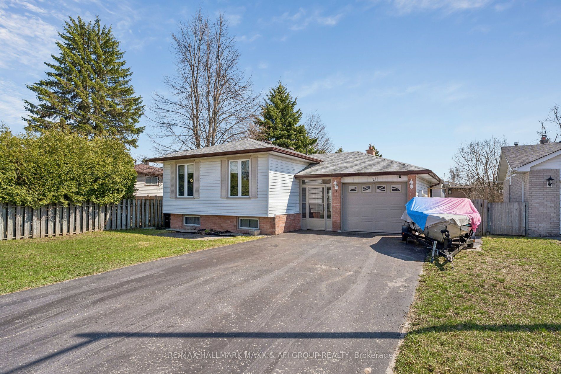 11 Charlotte Court, Barrie, ON L4N 6B2