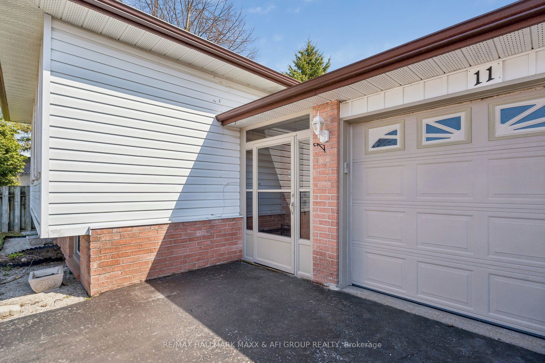 11 Charlotte Court, Barrie, ON L4N 6B2 photo 2