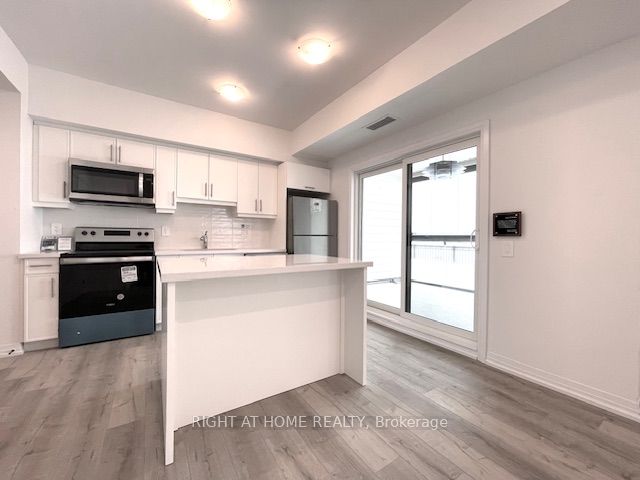 15 Kneeshaw Drive 102, Barrie, ON L9J 0X9 photo 2