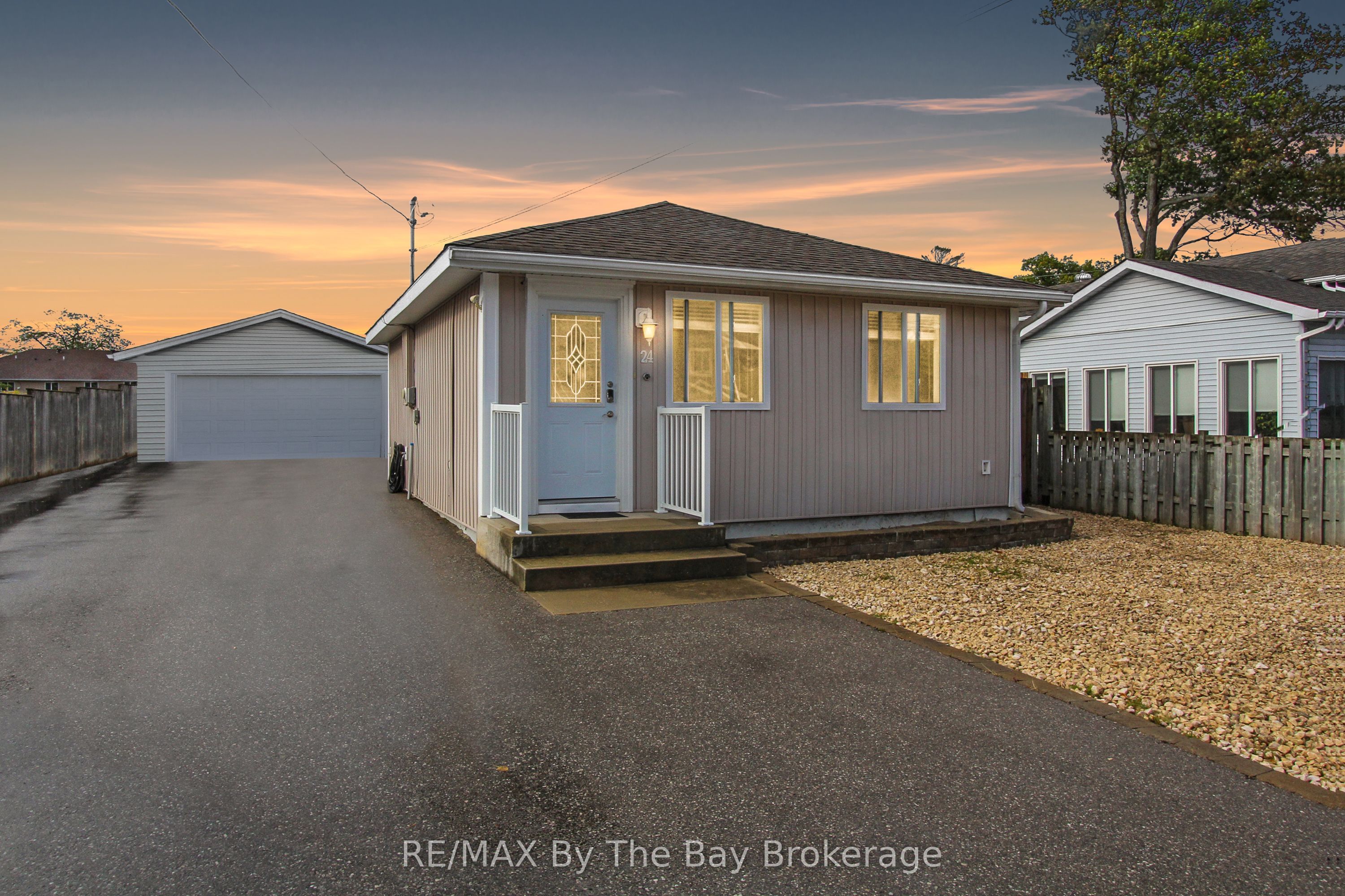 24 Glenwood Drive, Wasaga Beach, ON L9Z 2K5