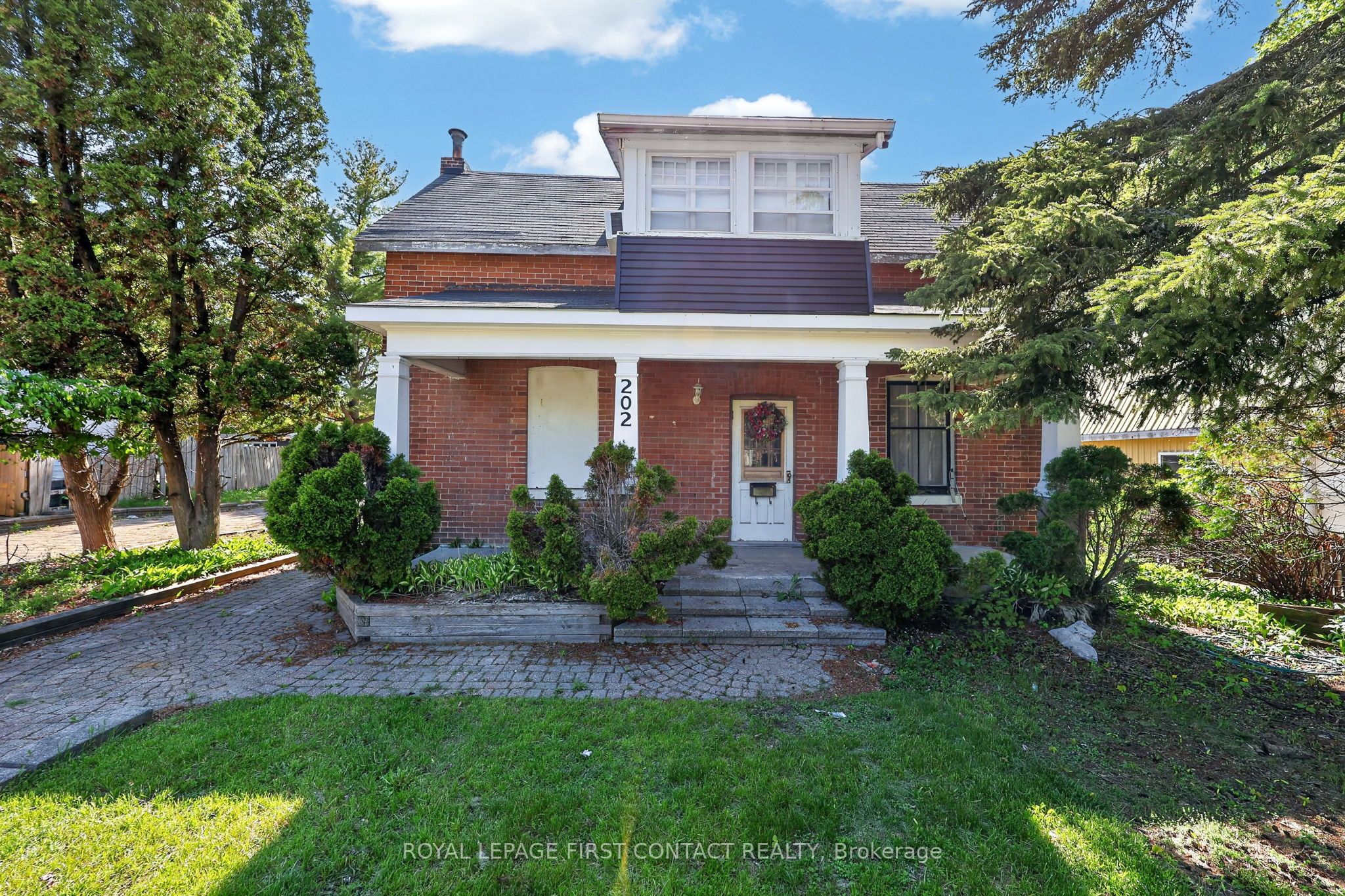 202 Bradford Street, Barrie, ON L4N 3B6 photo 2