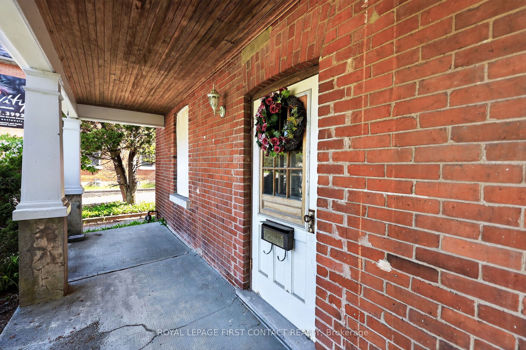 202 Bradford Street, Barrie, ON L4N 3B6 photo 3