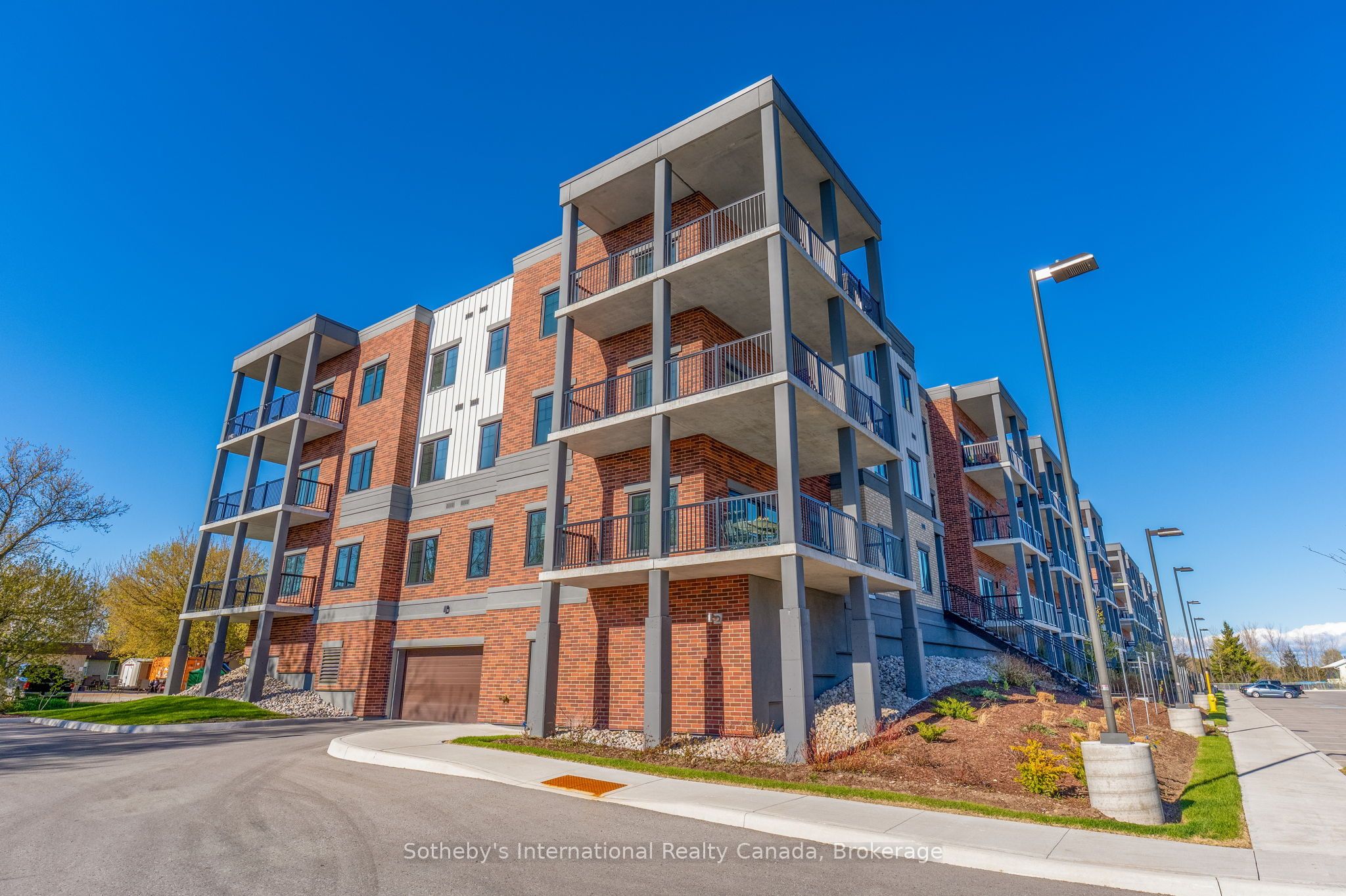 121 Mary Street 416, Clearview, ON L0M 1G0