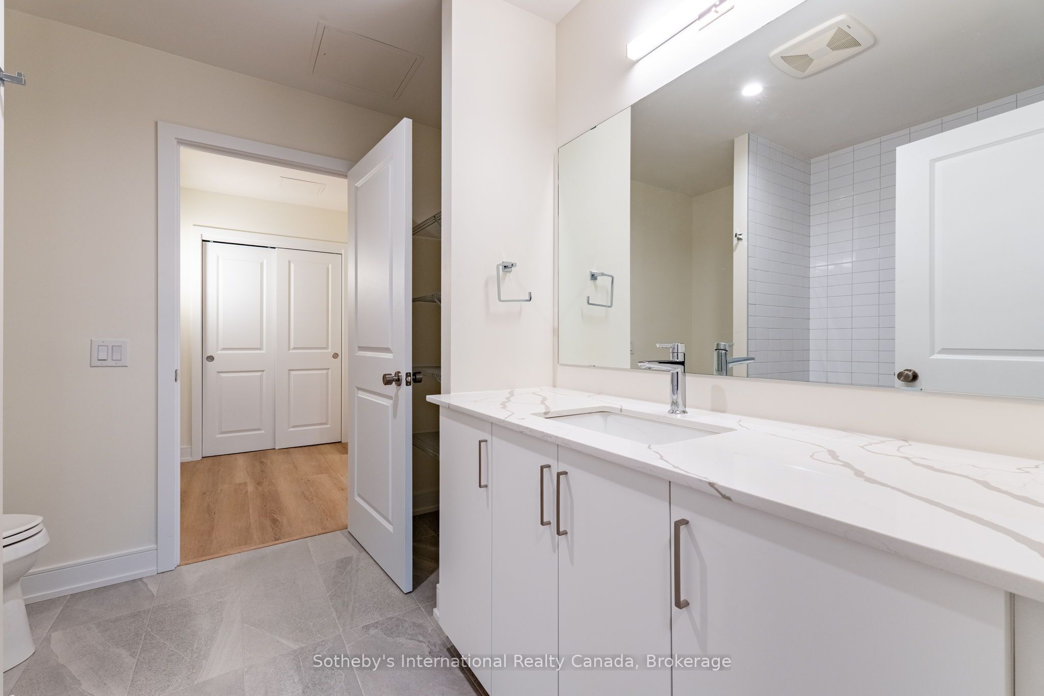 121 Mary Street 411, Clearview, ON L0M 1G0
