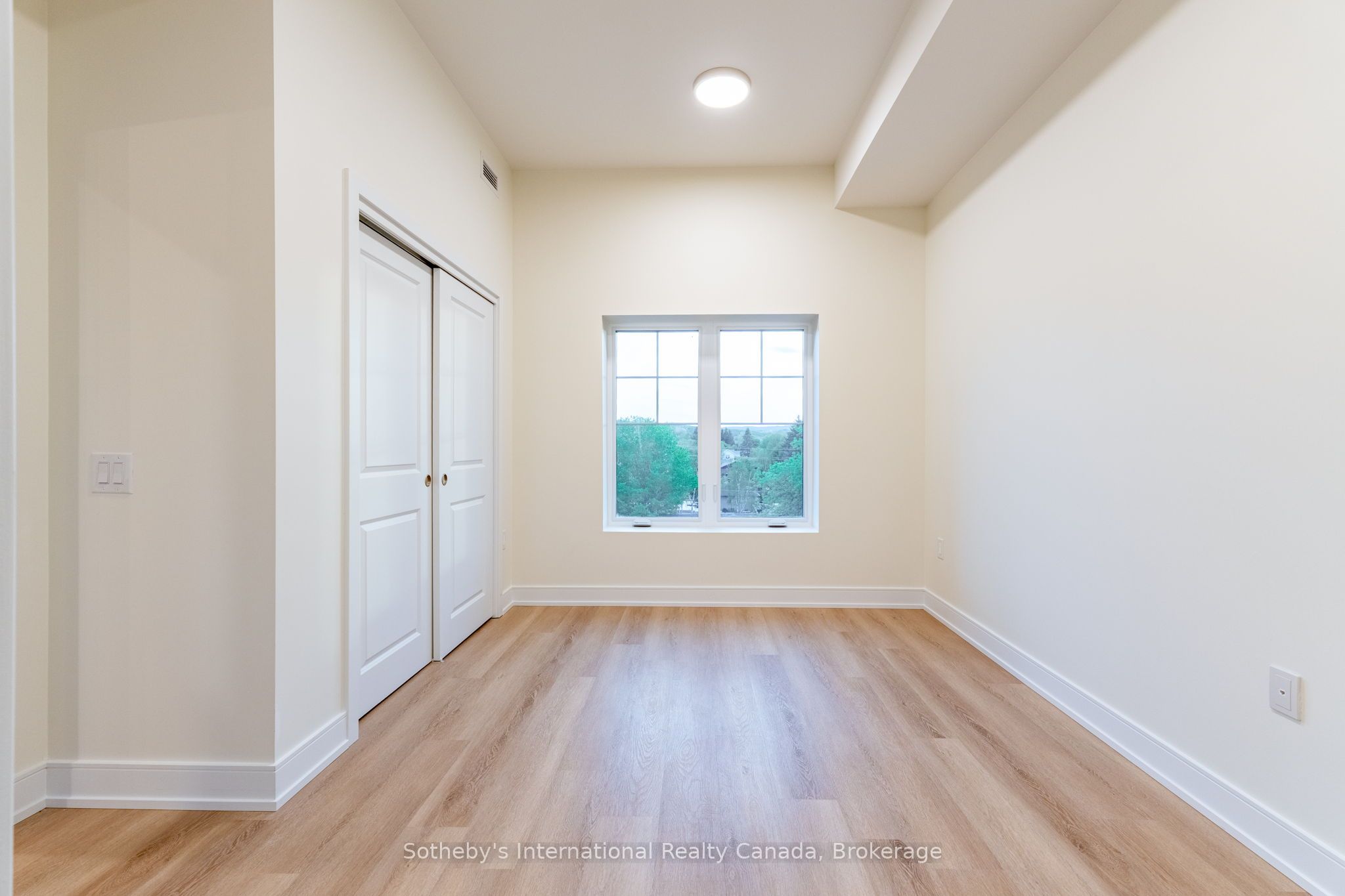 121 Mary Street 411, Clearview, ON L0M 1G0 photo 2