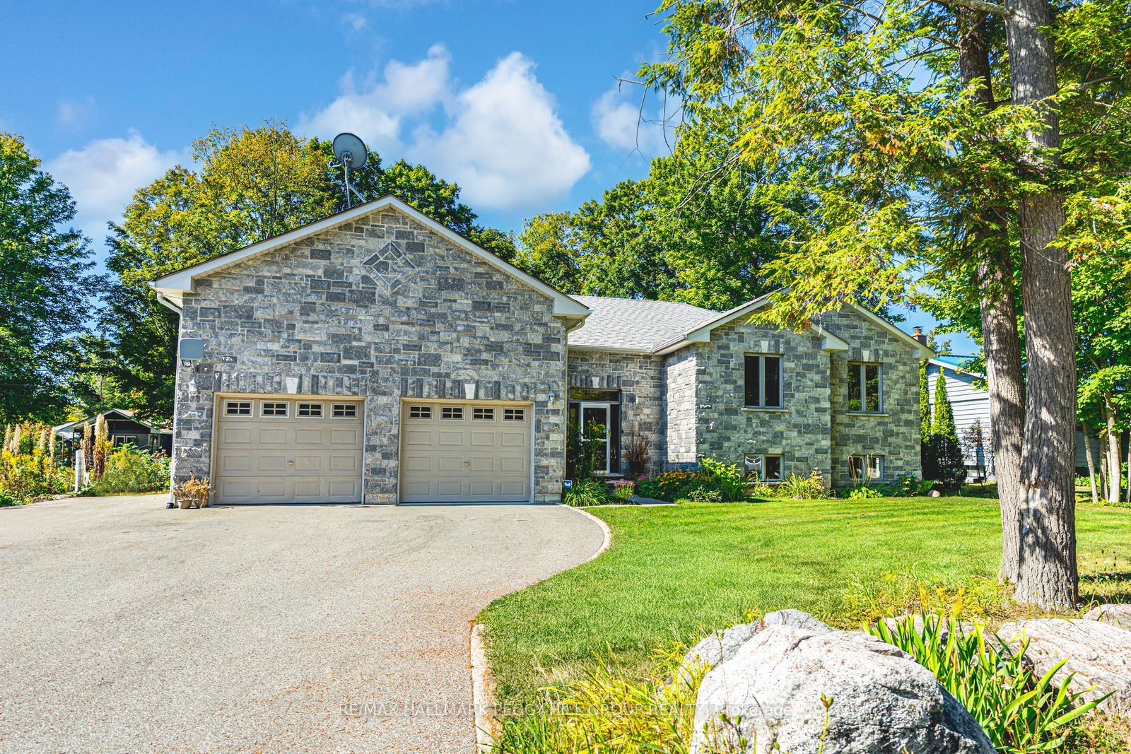 122 Trout Lane, Tiny, ON L9M 0J1