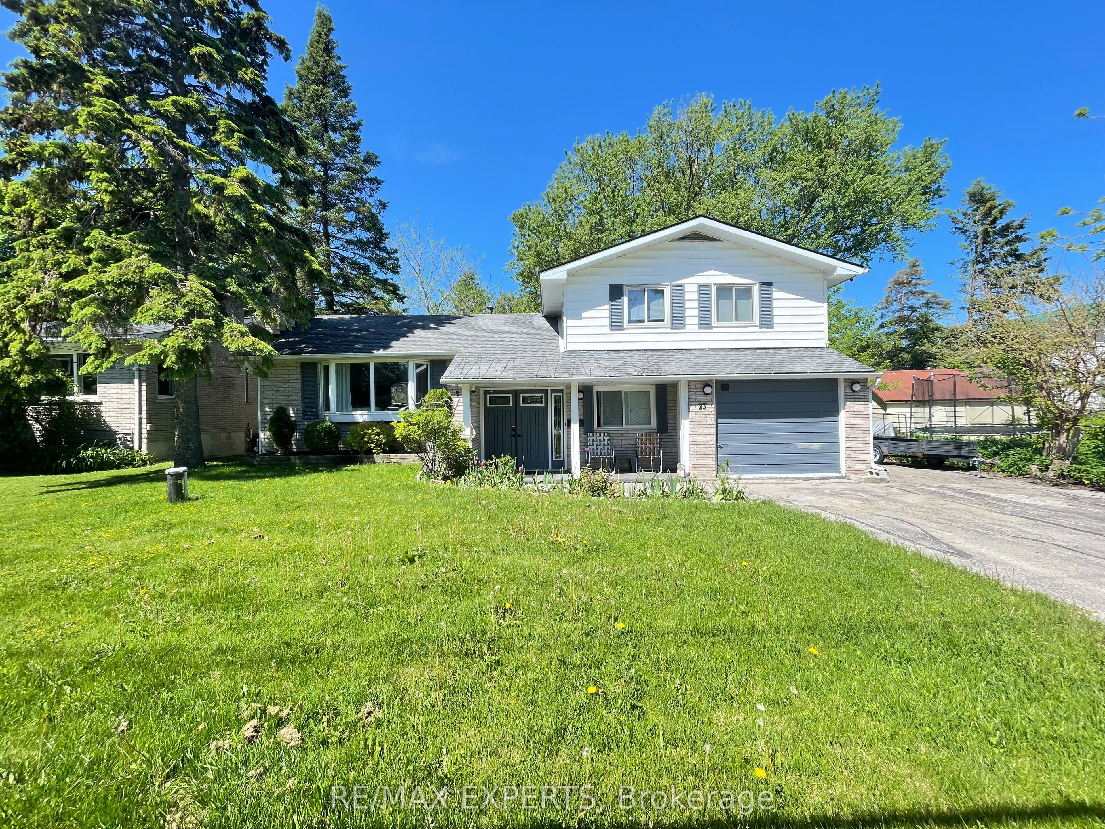 23 Townley Street Upper, Clearview, ON L0M 1P0