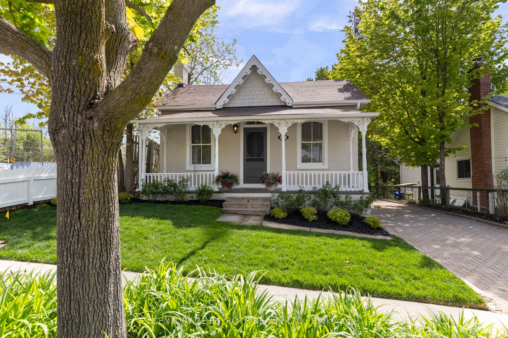13 Nelson Square E, Barrie, ON L4M 4J6