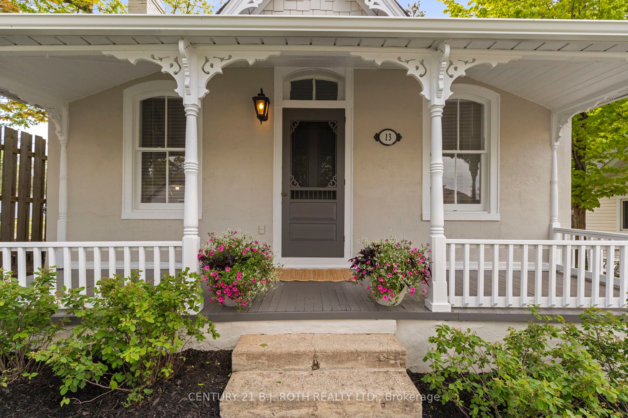 13 Nelson Square E, Barrie, ON L4M 4J6 photo 3